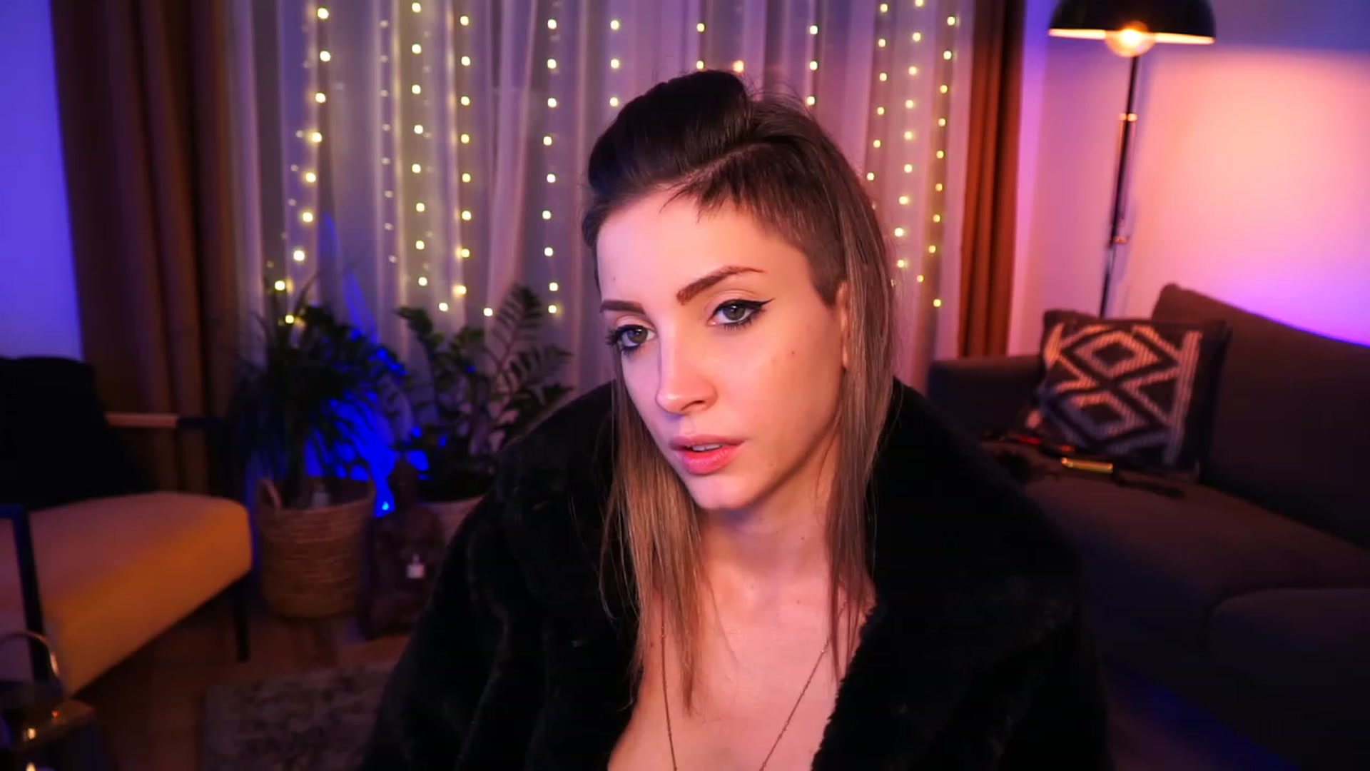 Gallery image thumbnail from Kend_dall's myfreecams stream on, 06/06/2023, 14:39 image 5 of 20