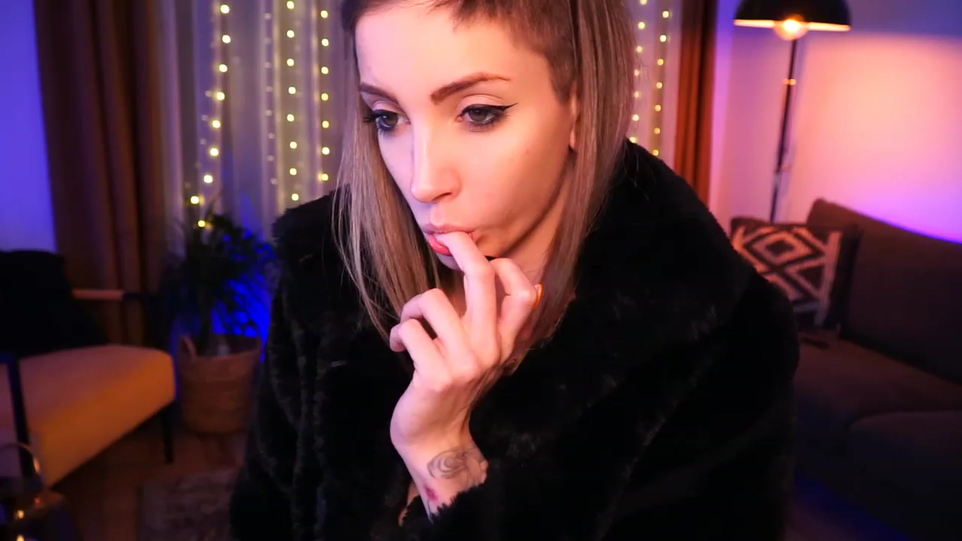 Gallery image thumbnail from Kend_dall's myfreecams stream on, 06/06/2023, 14:39 image 12 of 20