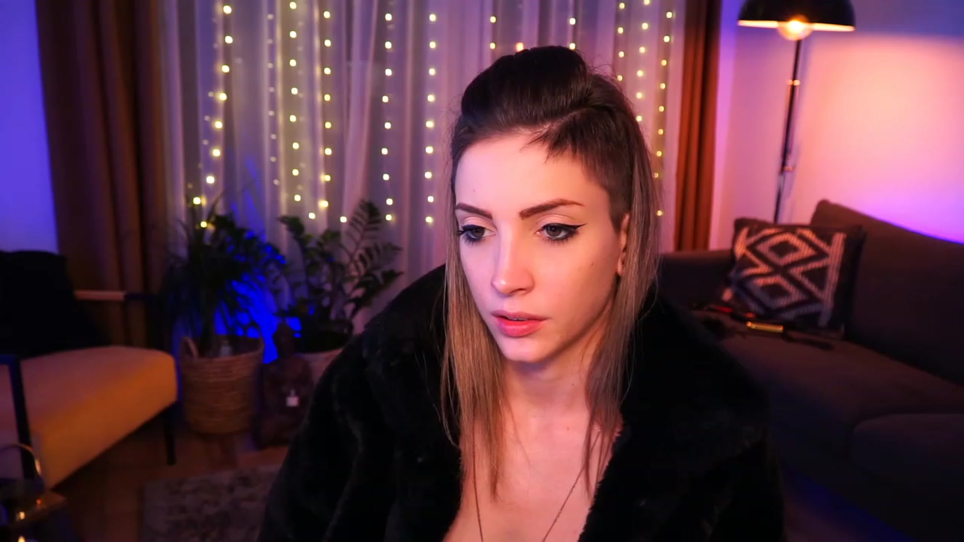 Gallery image thumbnail from Kend_dall's myfreecams stream on, 06/06/2023, 14:39 image 6 of 20
