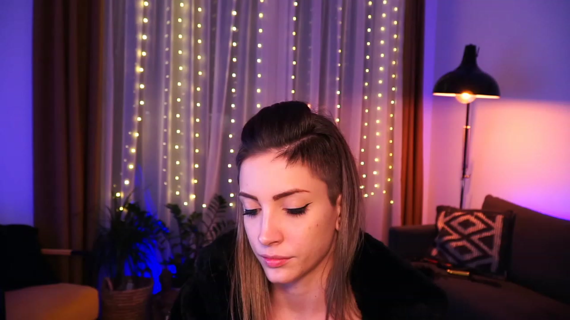 Gallery image thumbnail from Kend_dall's myfreecams stream on, 06/06/2023, 14:39 image 3 of 20
