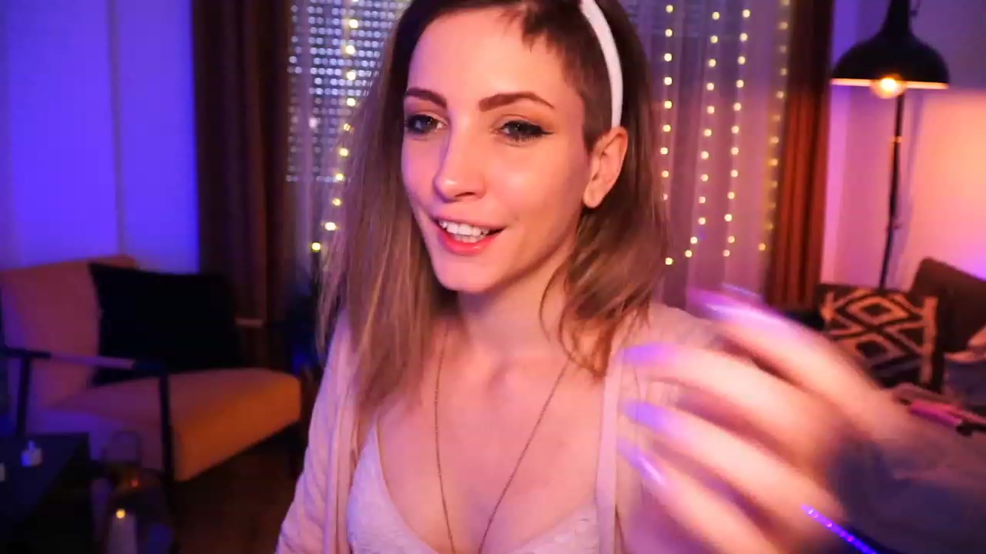 Gallery image thumbnail from Kend_dall's myfreecams stream on, 06/08/2023, 14:42 image 4 of 20