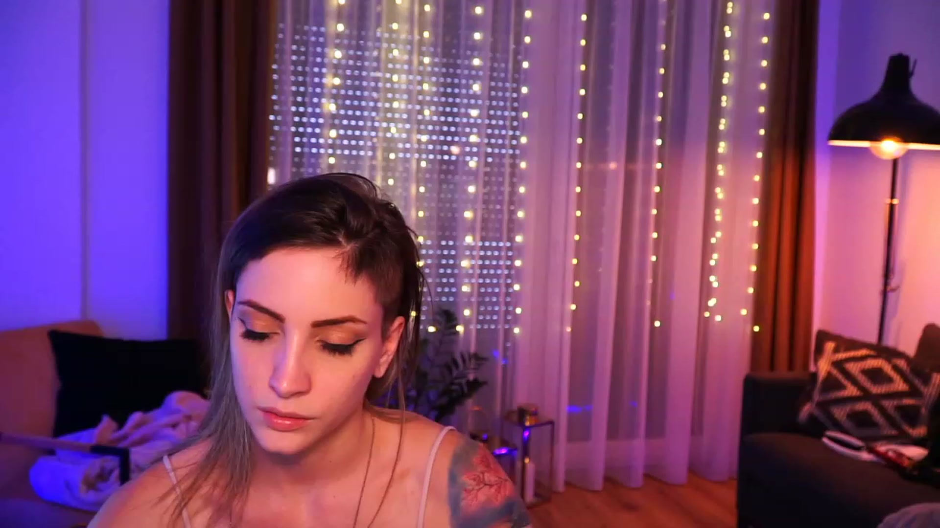 Gallery image thumbnail from Kend_dall's myfreecams stream on, 06/08/2023, 17:43 image 9 of 20