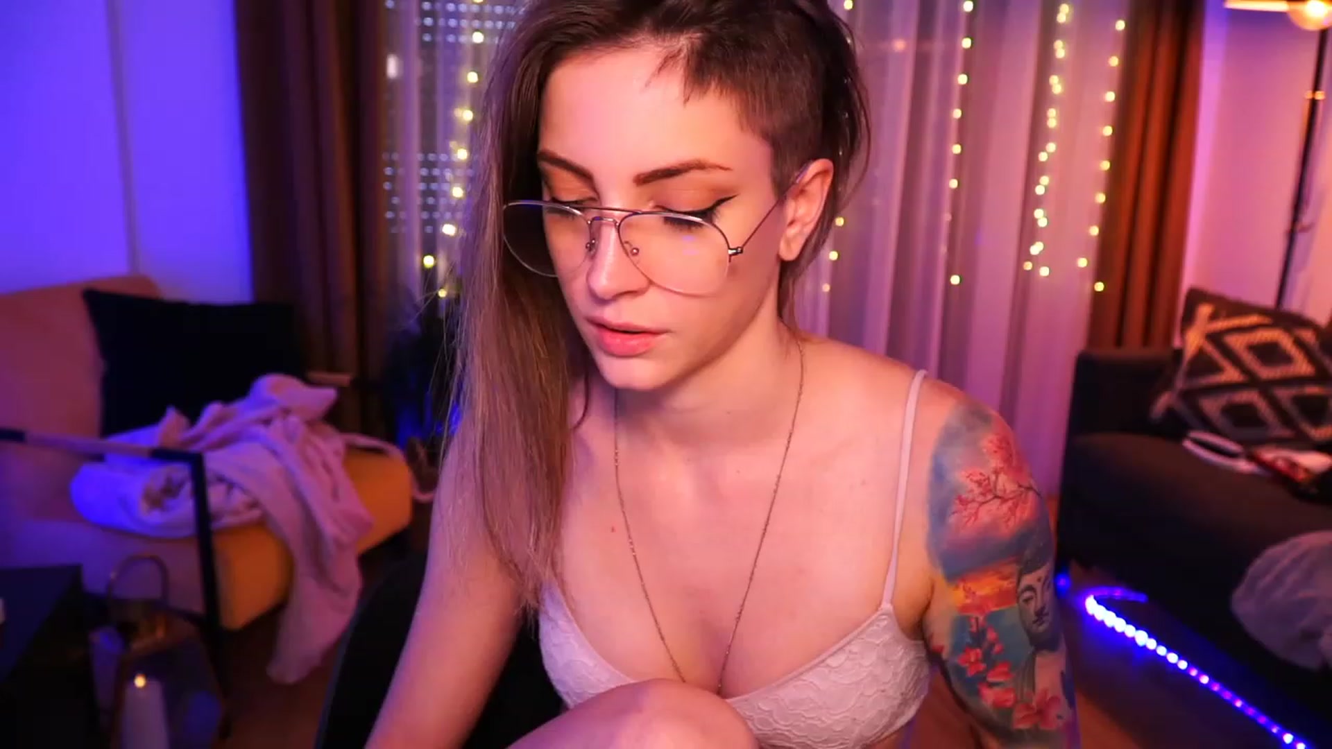Gallery image thumbnail from Kend_dall's myfreecams stream on, 06/08/2023, 17:43 image 16 of 20