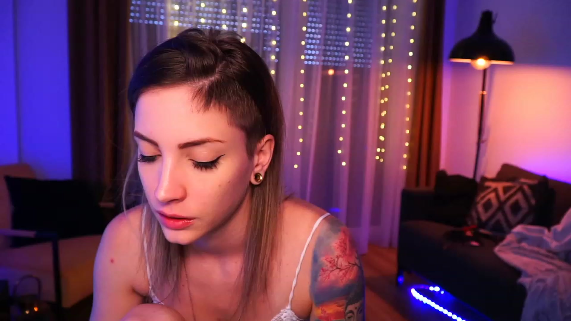 Gallery image thumbnail from Kend_dall's myfreecams stream on, 06/13/2023, 10:06 image 14 of 20