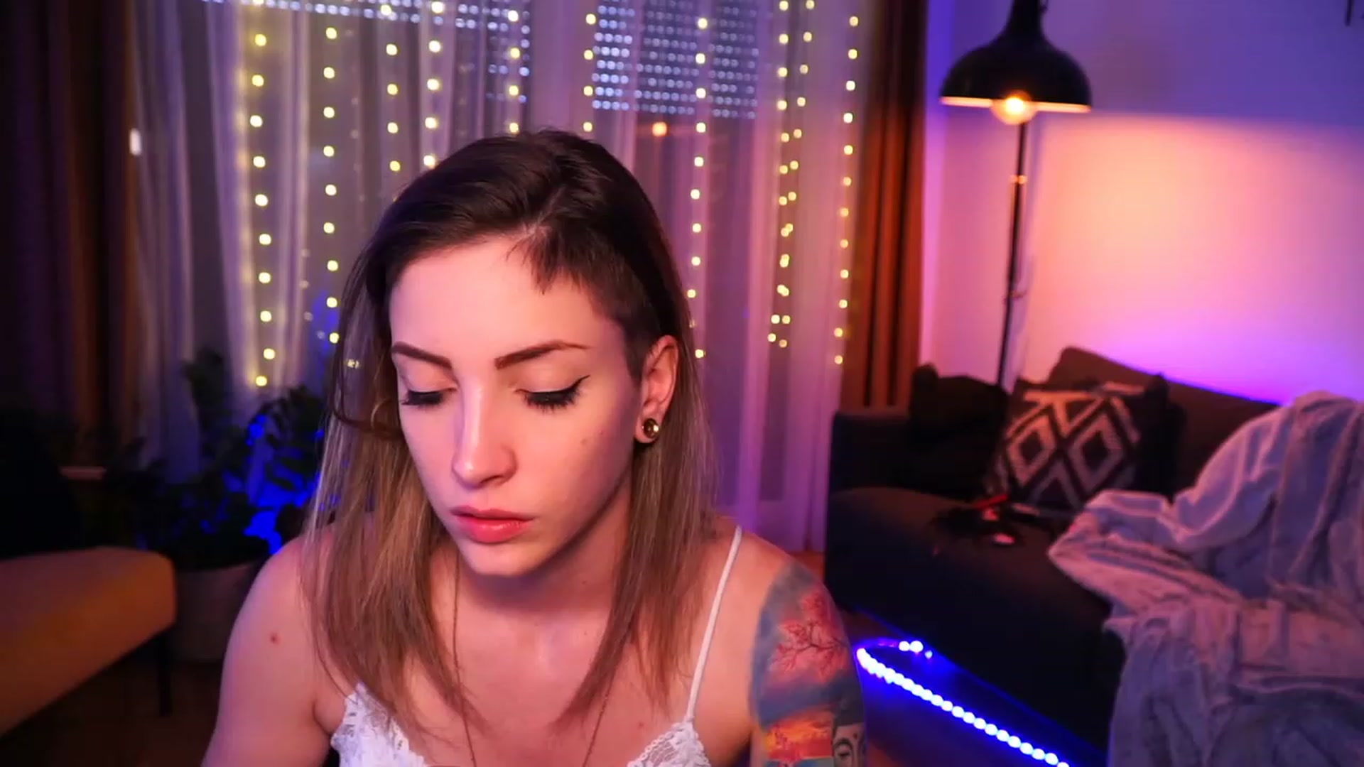 Gallery image thumbnail from Kend_dall's myfreecams stream on, 06/13/2023, 10:29 image 1 of 20