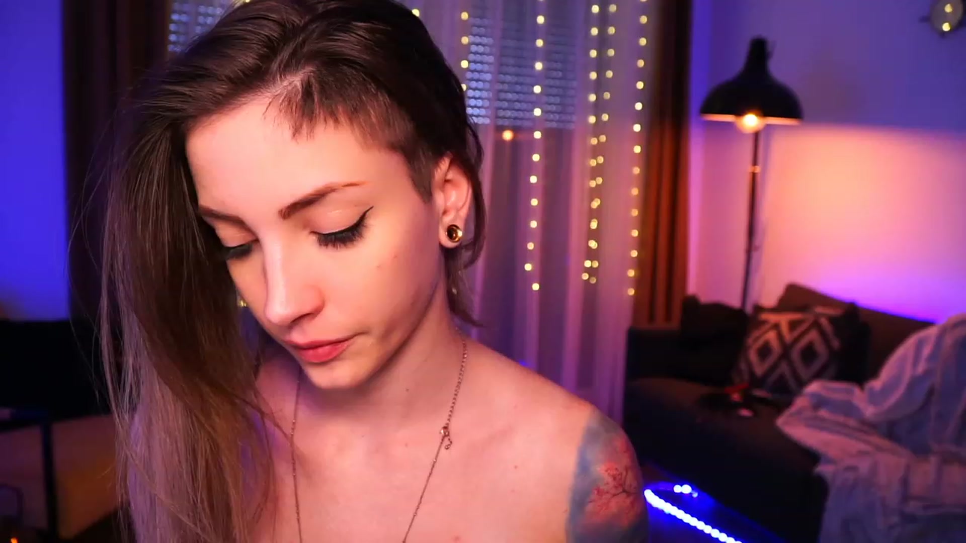 Gallery image thumbnail from Kend_dall's myfreecams stream on, 06/13/2023, 10:29 image 18 of 20