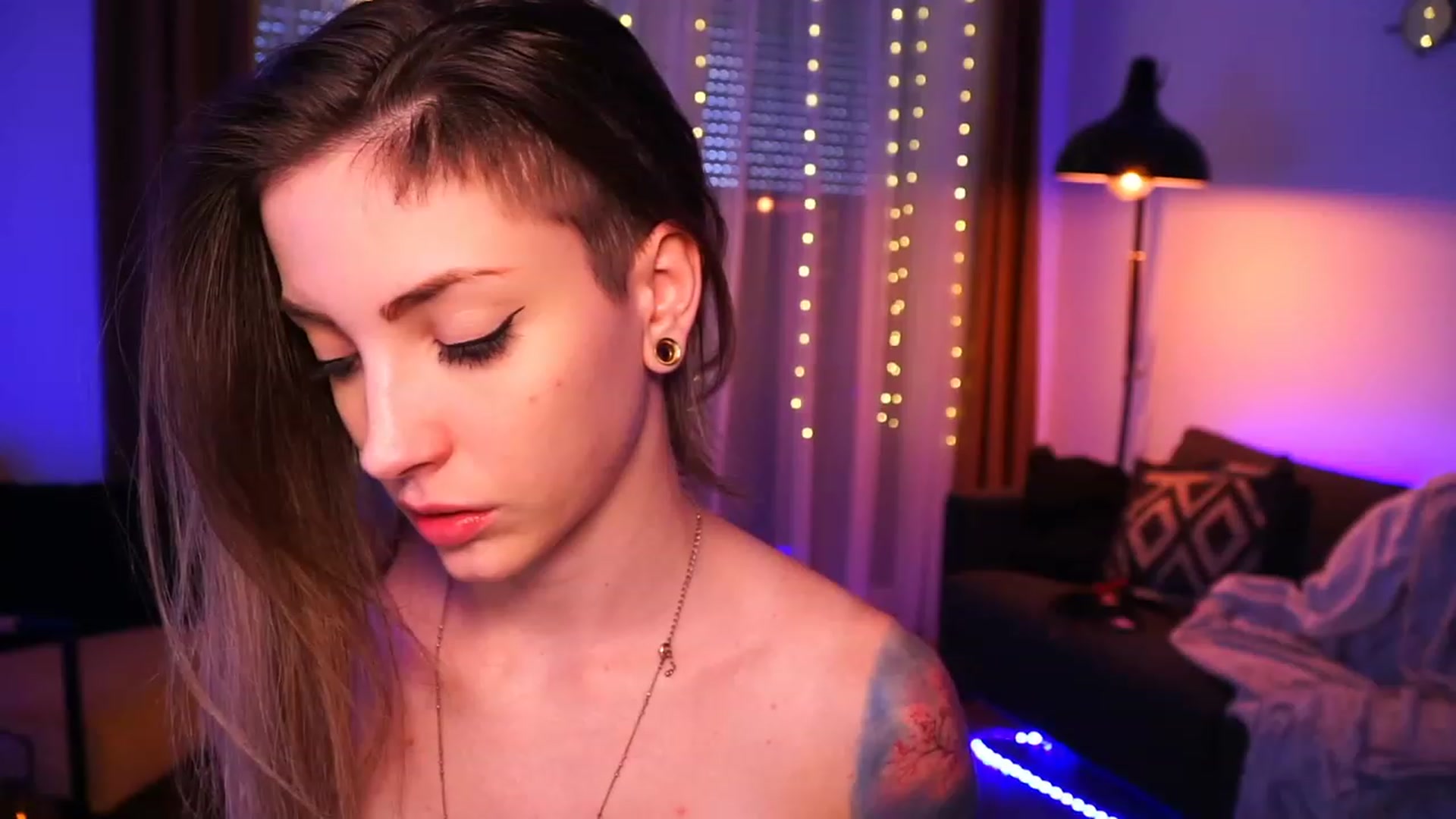 Gallery image thumbnail from Kend_dall's myfreecams stream on, 06/13/2023, 10:29 image 17 of 20