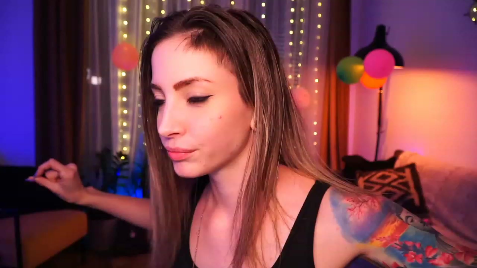 Gallery image thumbnail from Kend_dall's myfreecams stream on, 06/15/2023, 17:21 image 17 of 20