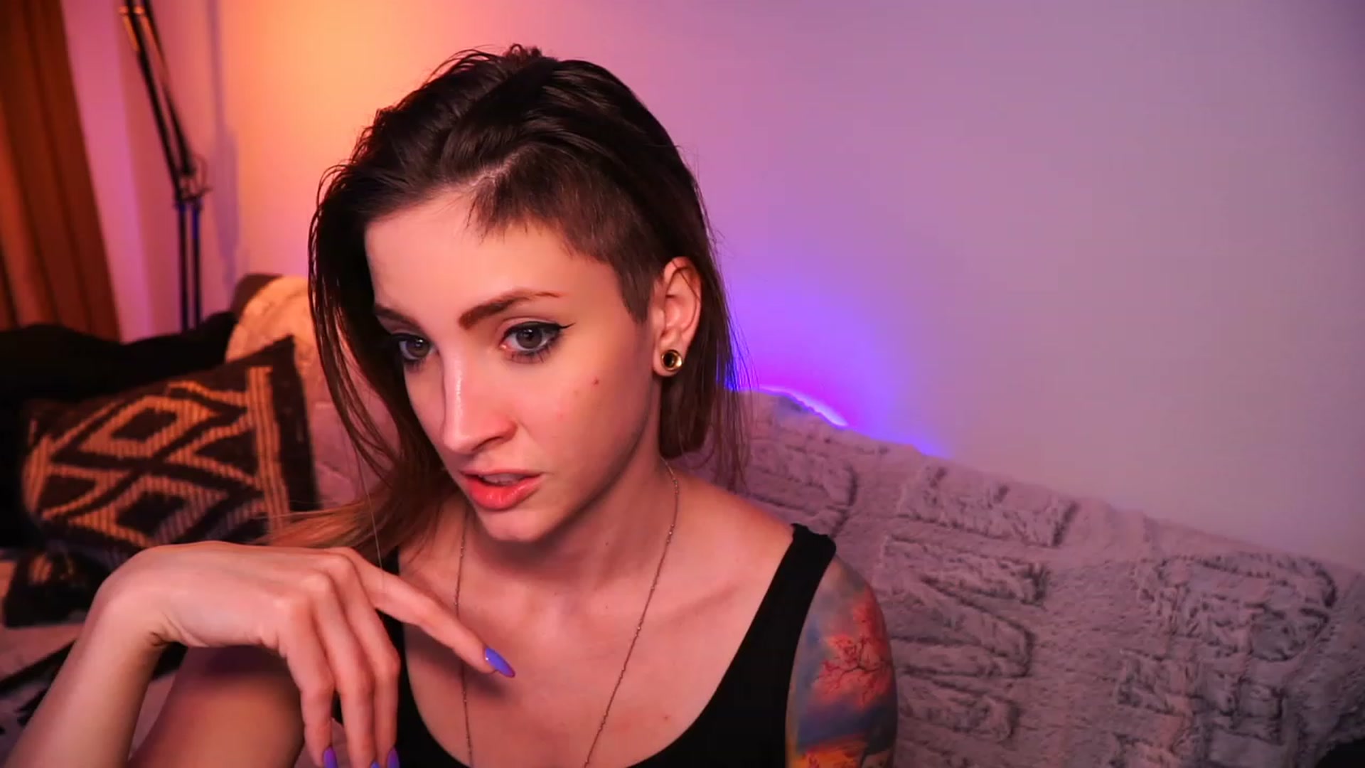 Gallery image thumbnail from Kend_dall's myfreecams stream on, 06/15/2023, 17:21 image 6 of 20