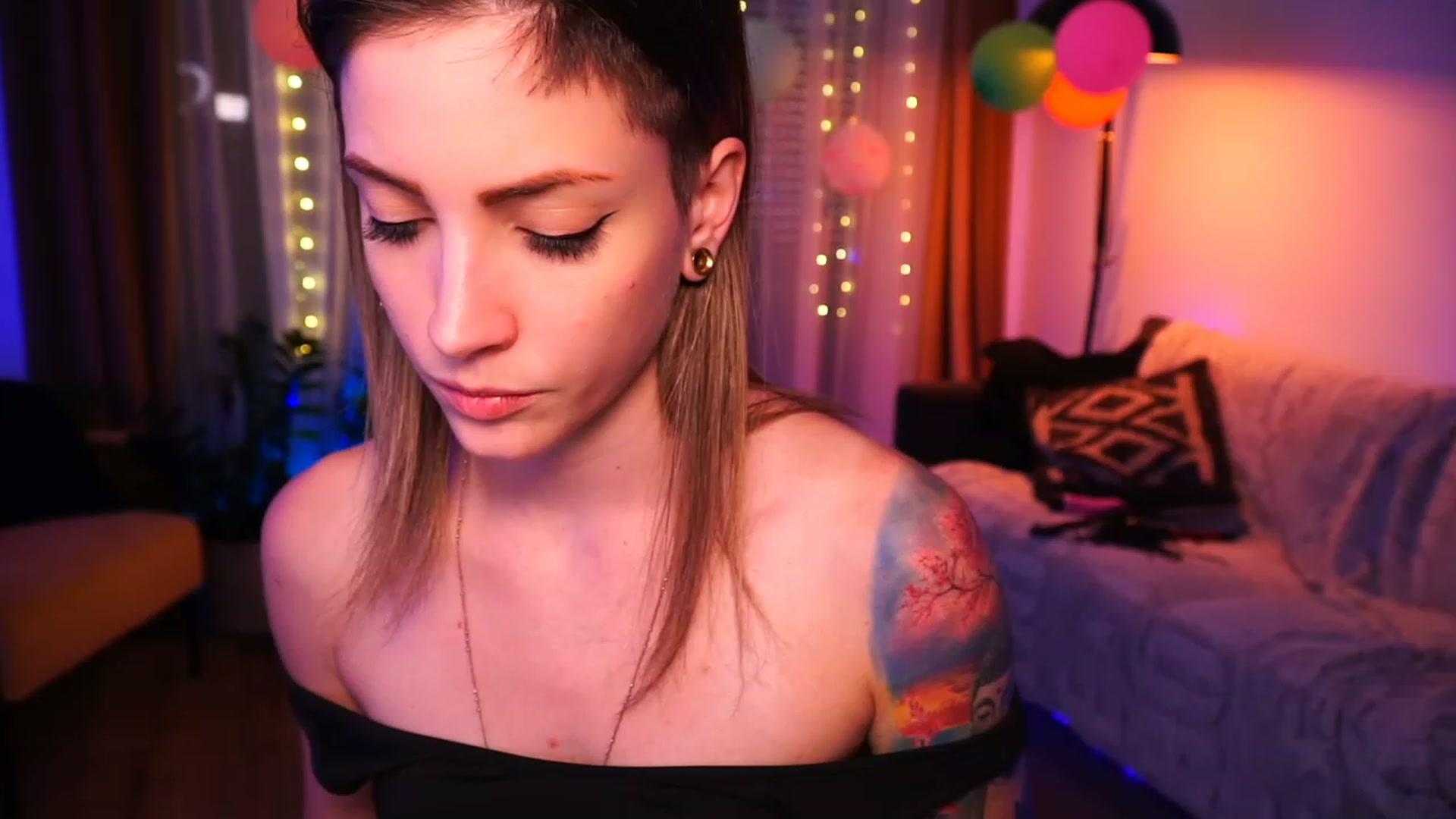 Gallery image thumbnail from Kend_dall's myfreecams stream on, 06/15/2023, 18:35 image 3 of 20