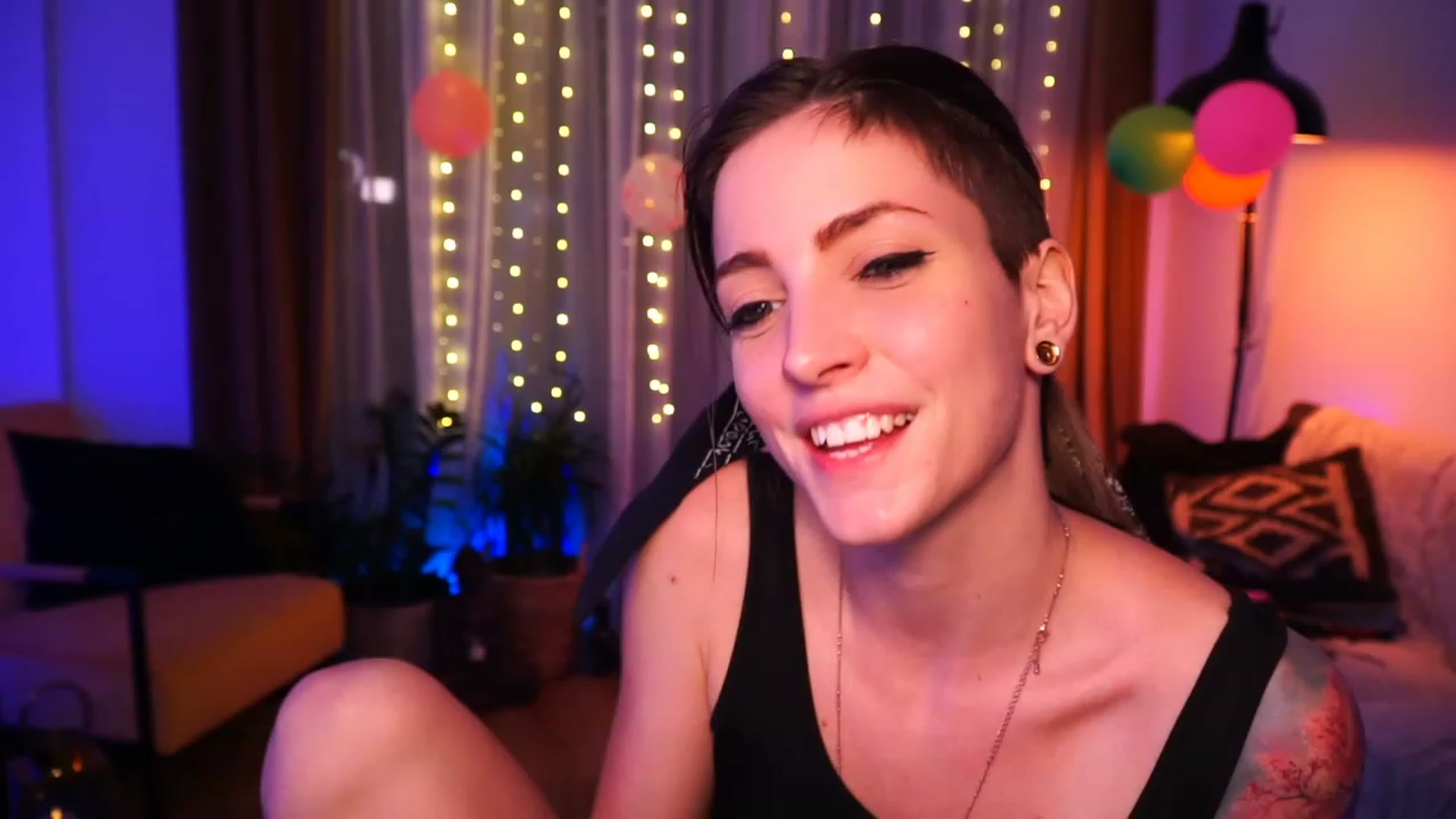 Gallery image thumbnail from Kend_dall's myfreecams stream on, 06/15/2023, 19:14 image 3 of 20
