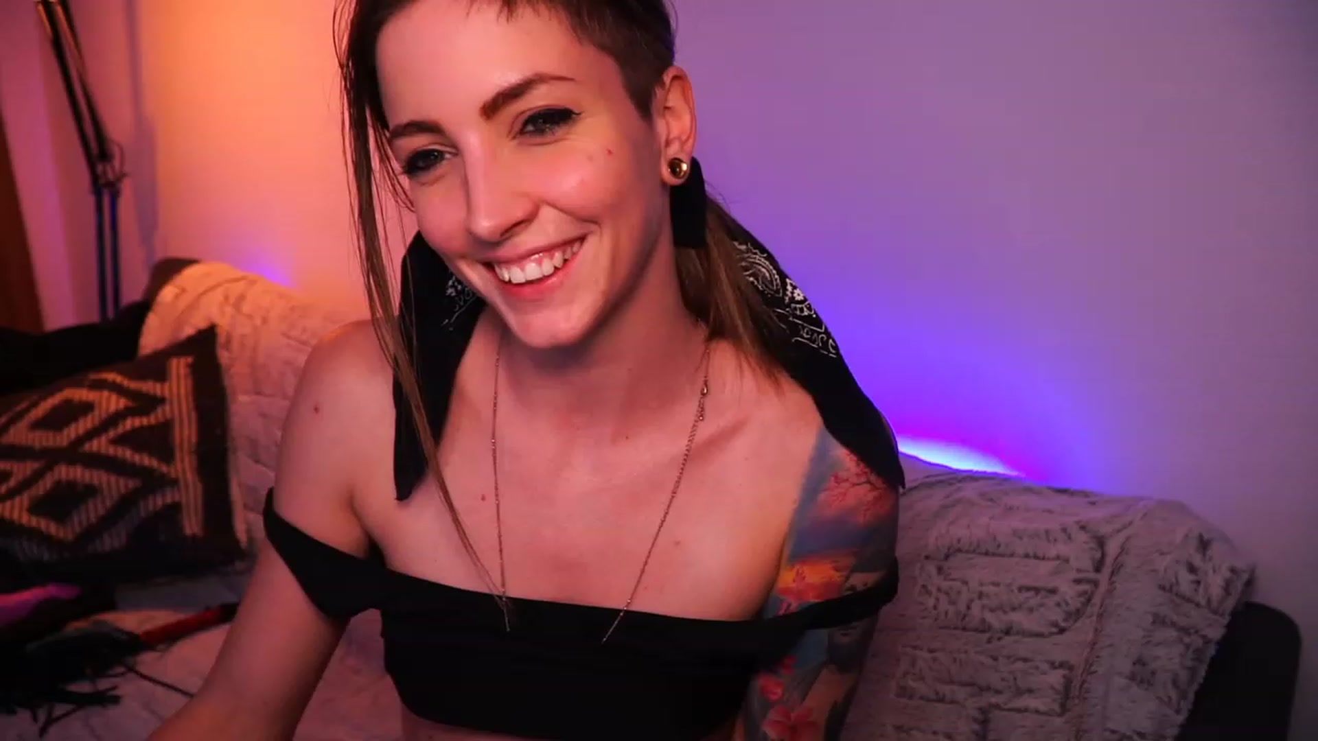 Gallery image thumbnail from Kend_dall's myfreecams stream on, 06/15/2023, 19:26 image 6 of 20