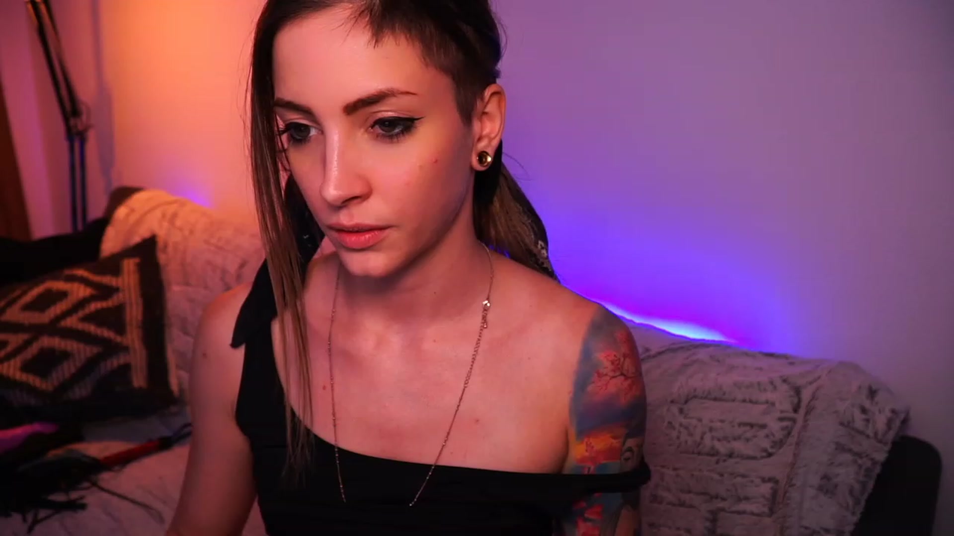 Gallery image thumbnail from Kend_dall's myfreecams stream on, 06/15/2023, 19:26 image 15 of 20