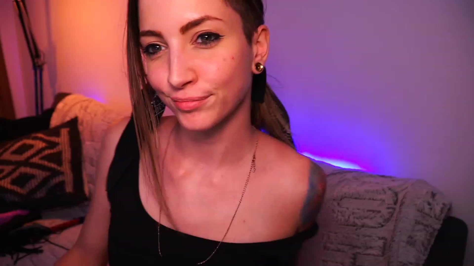 Gallery image thumbnail from Kend_dall's myfreecams stream on, 06/15/2023, 19:26 image 13 of 20