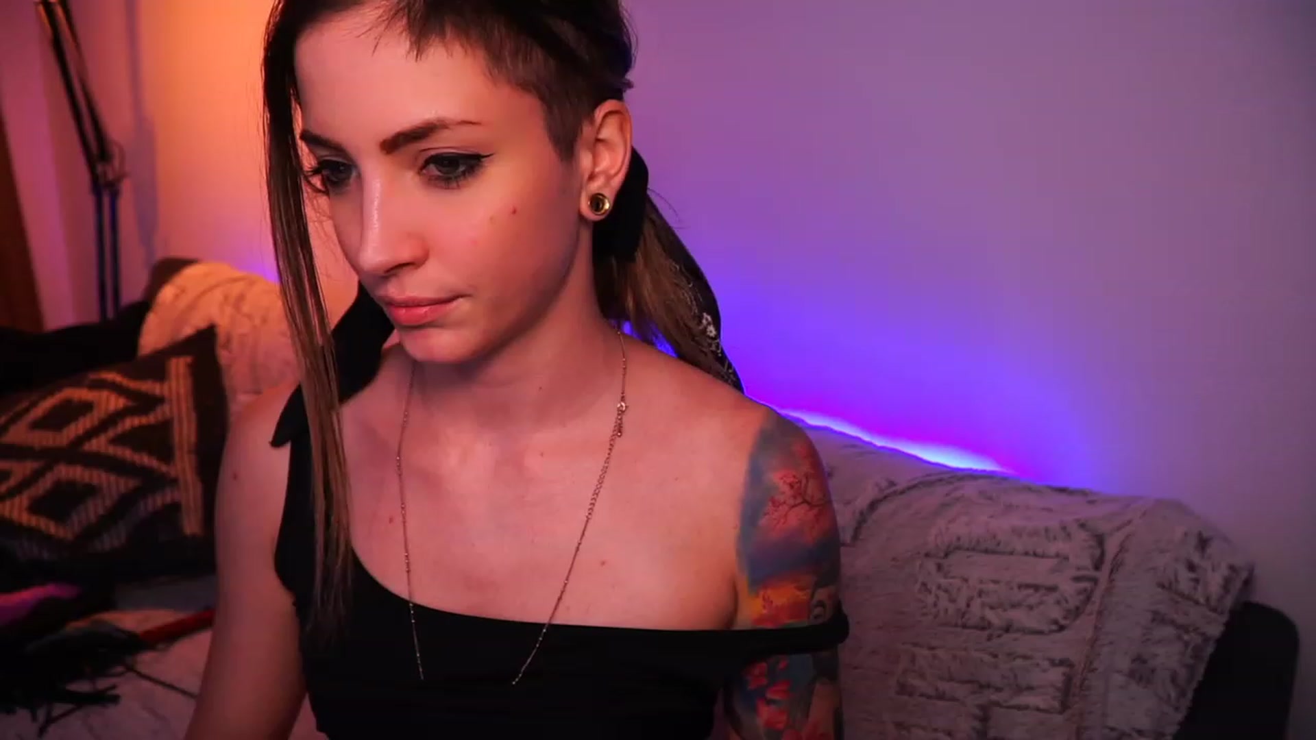 Gallery image thumbnail from Kend_dall's myfreecams stream on, 06/15/2023, 19:26 image 14 of 20