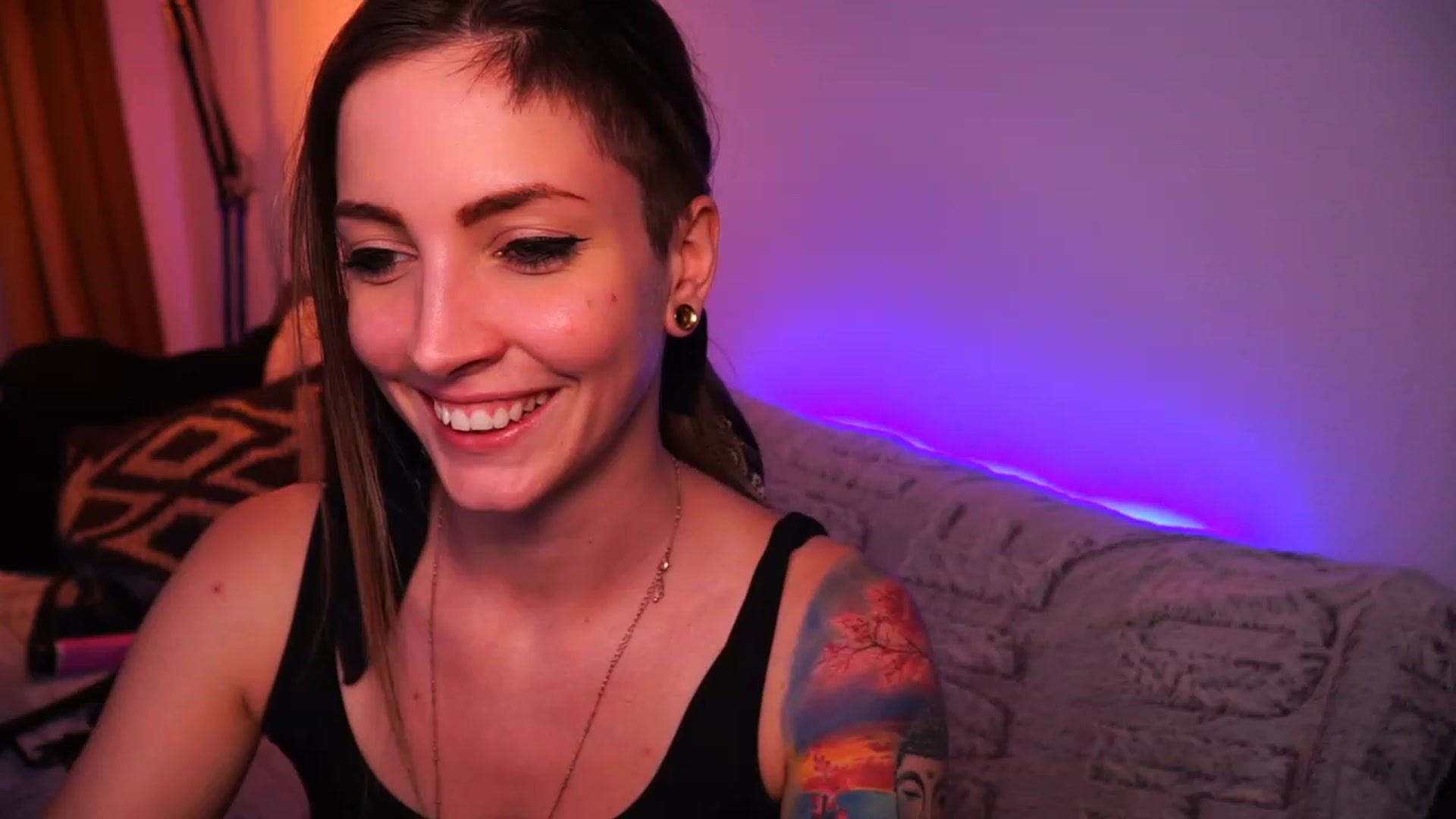 Gallery image thumbnail from Kend_dall's myfreecams stream on, 06/15/2023, 19:26 image 18 of 20