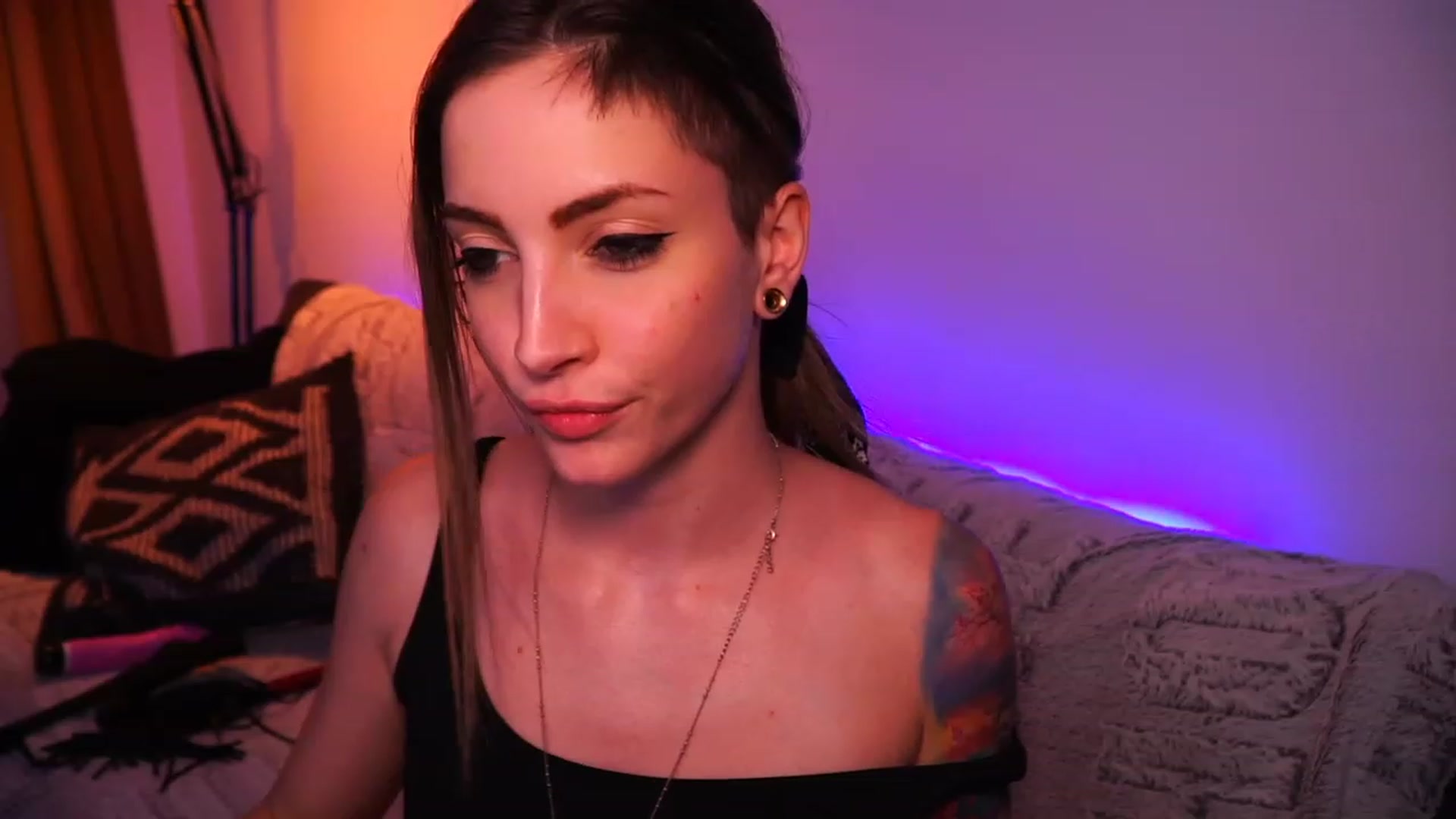 Gallery image thumbnail from Kend_dall's myfreecams stream on, 06/15/2023, 19:26 image 17 of 20