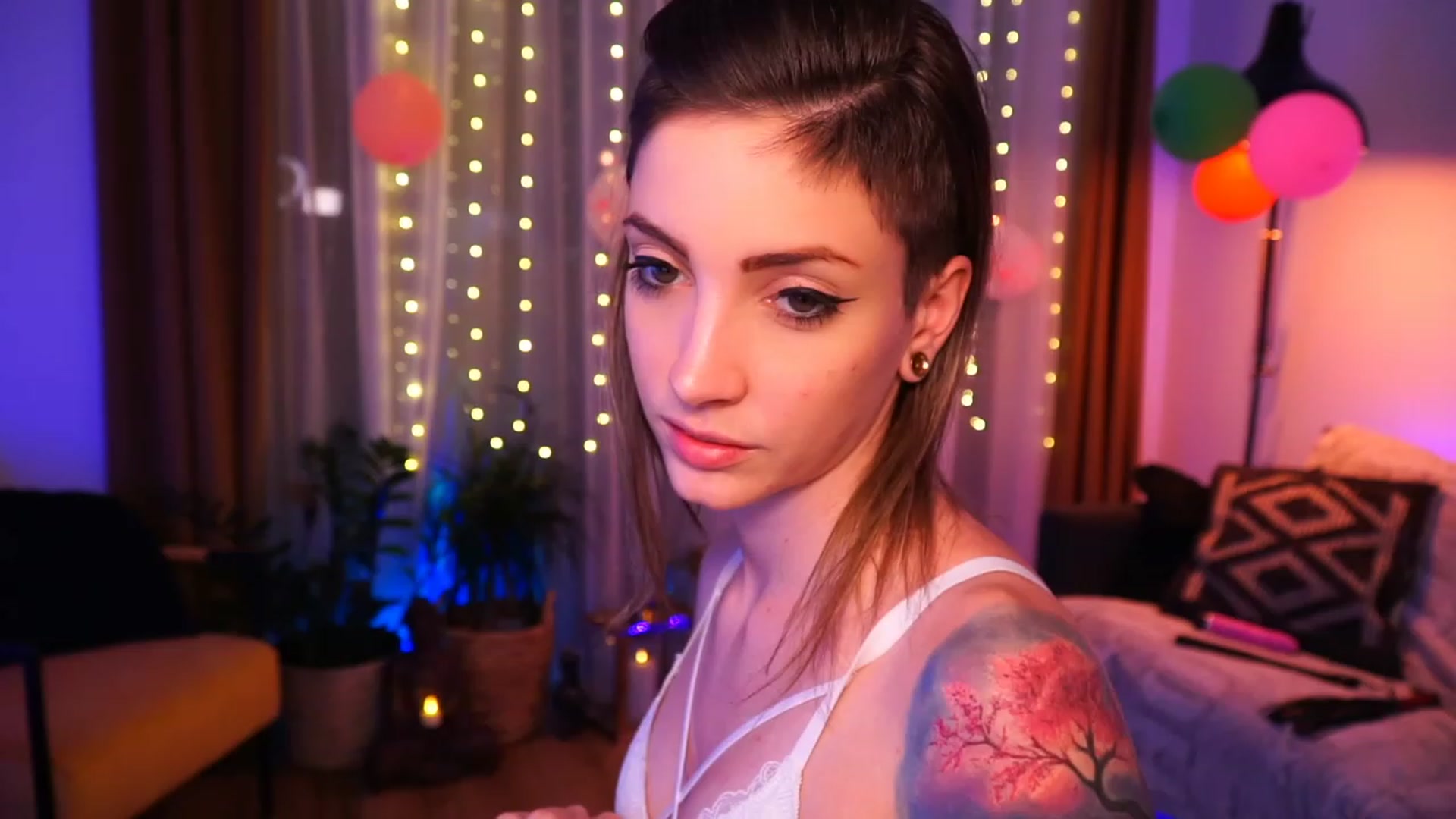 Gallery image thumbnail from Kend_dall's myfreecams stream on, 06/16/2023, 14:04 image 15 of 20