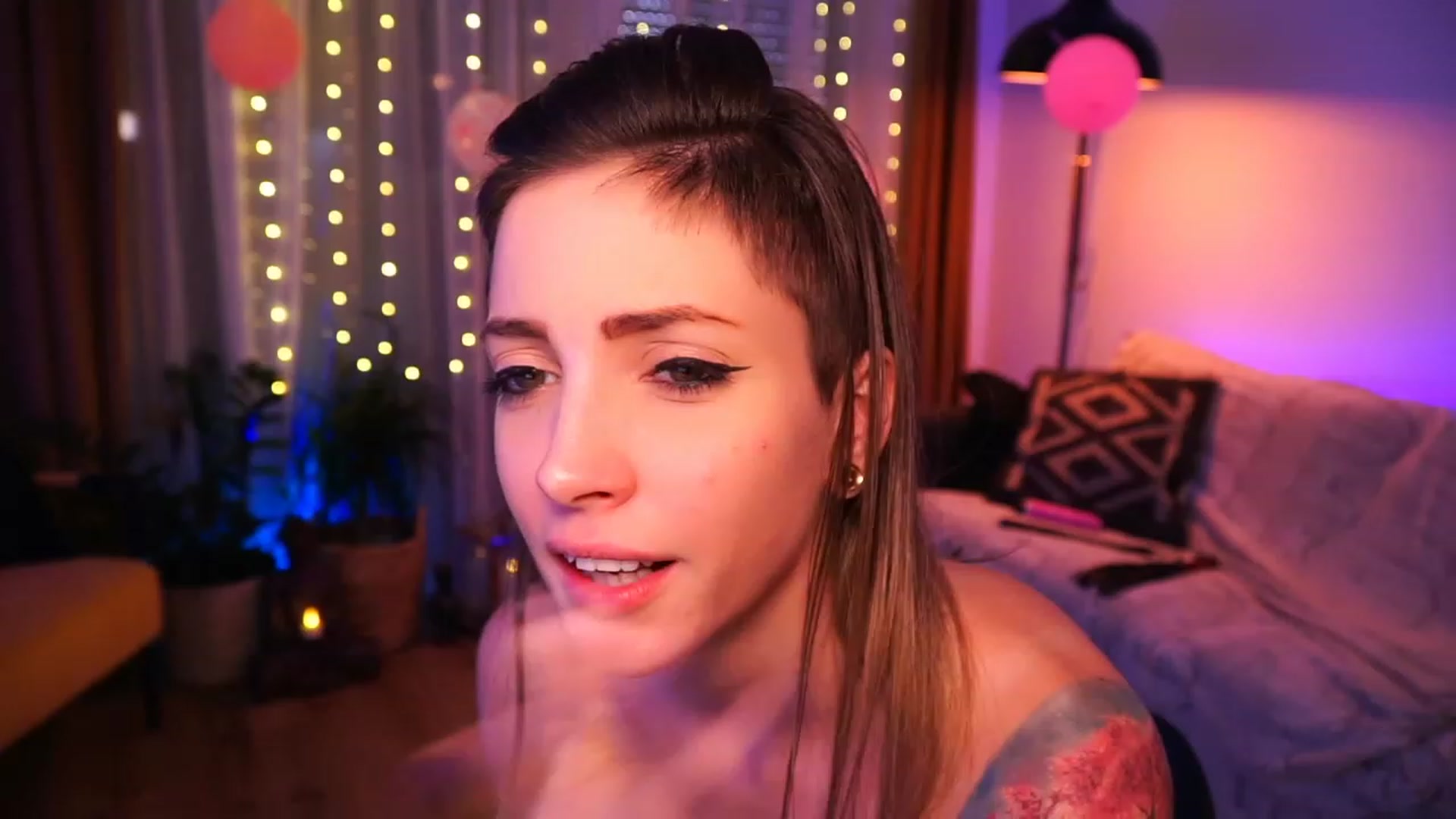 Gallery image thumbnail from Kend_dall's myfreecams stream on, 06/16/2023, 14:04 image 17 of 20