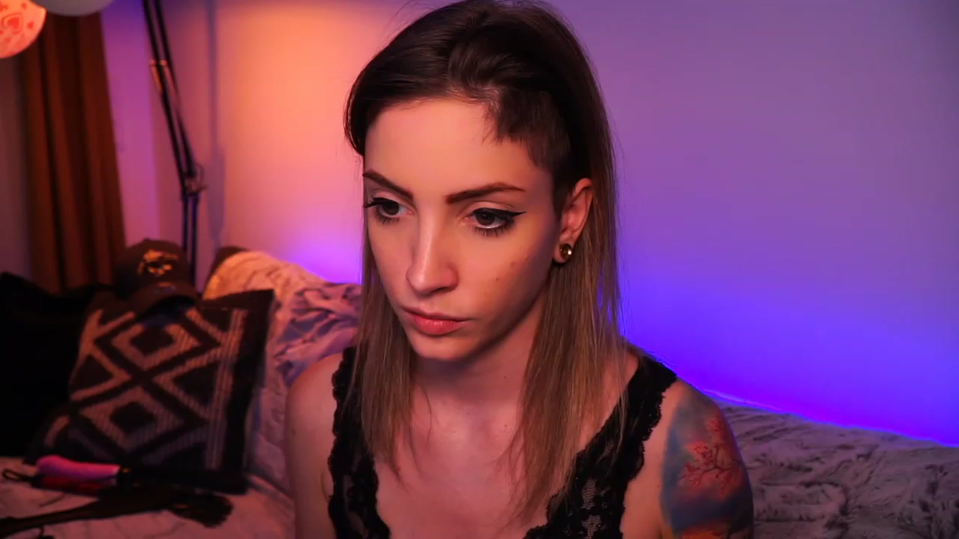 Gallery image thumbnail from Kend_dall's myfreecams stream on, 06/17/2023, 13:25 image 13 of 20