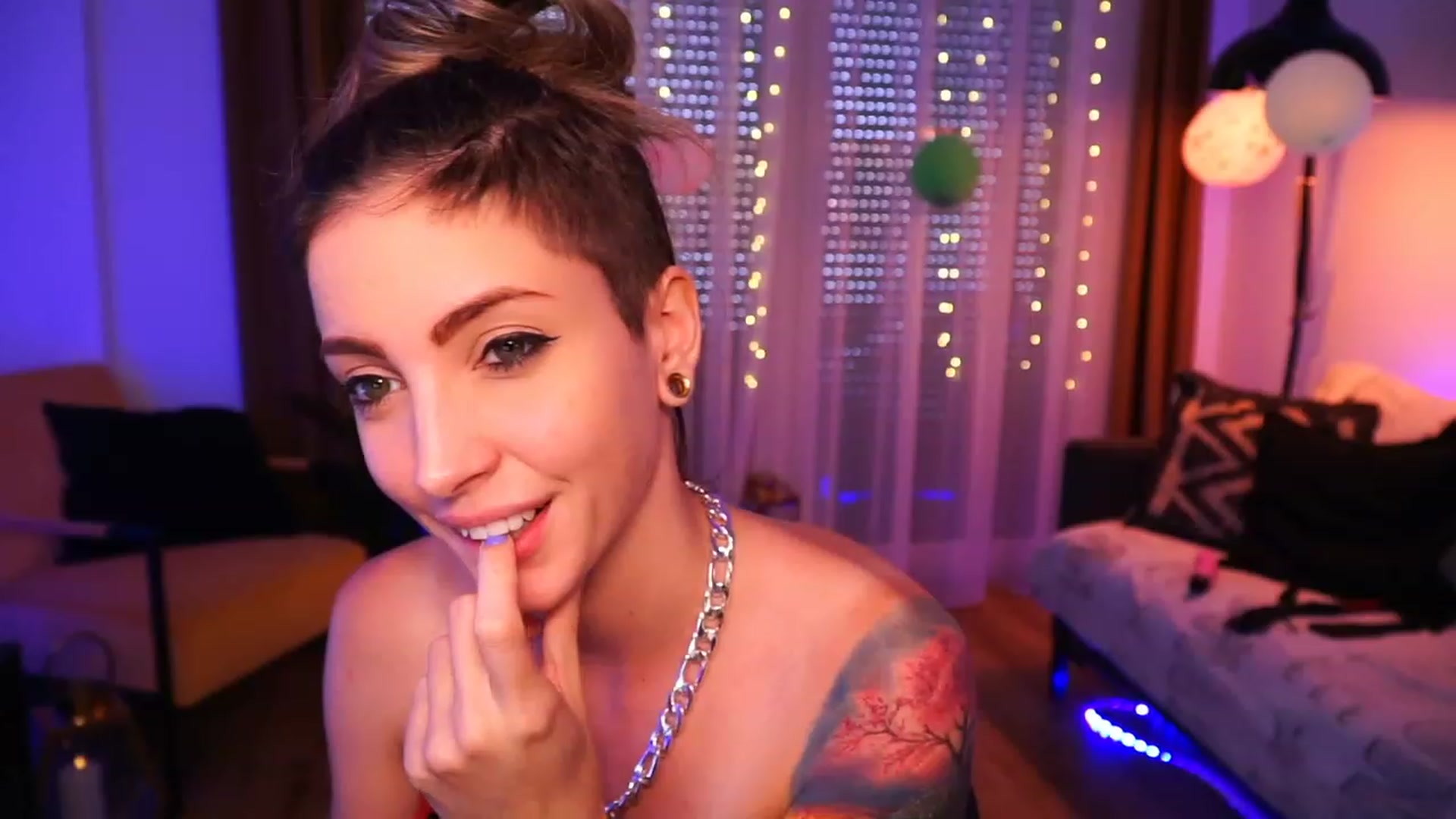 Gallery image thumbnail from Kend_dall's myfreecams stream on, 06/21/2023, 15:19 image 7 of 20