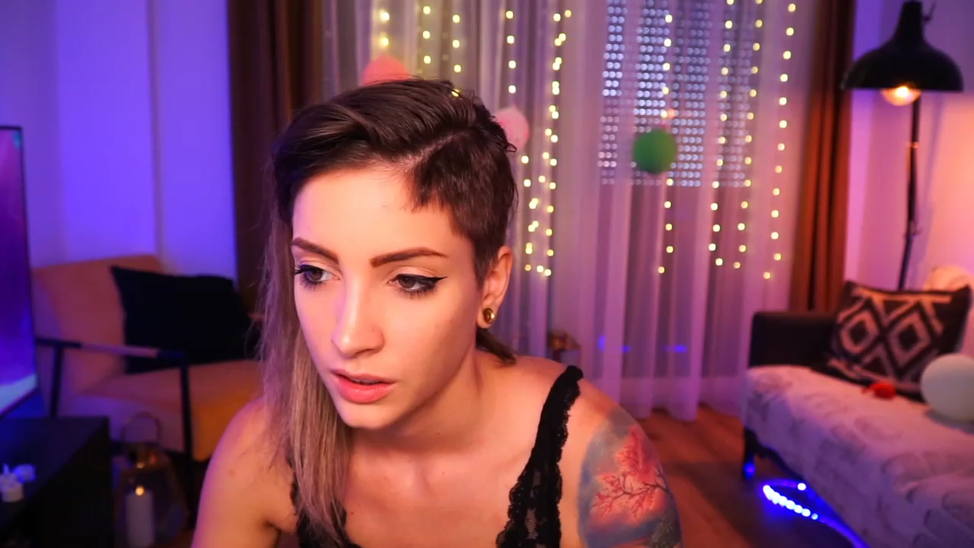 Gallery image thumbnail from Kend_dall's myfreecams stream on, 06/23/2023, 08:11 image 17 of 20