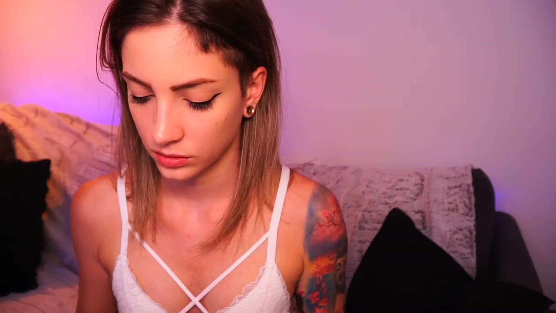 Gallery image thumbnail from Kend_dall's myfreecams stream on, 06/26/2023, 12:16 image 17 of 20