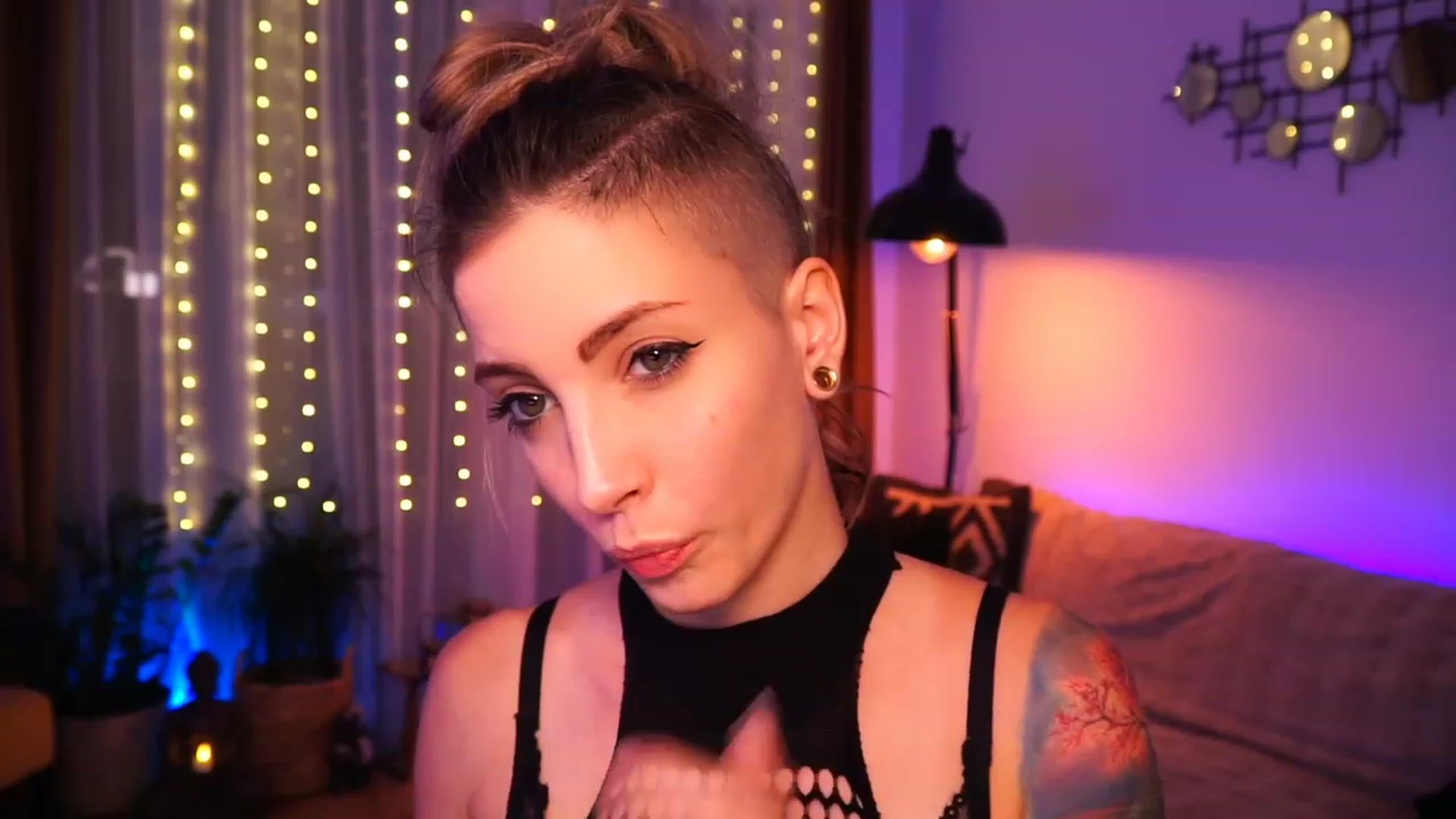 Gallery image thumbnail from Kend_dall's myfreecams stream on, 06/27/2023, 16:15 image 10 of 20