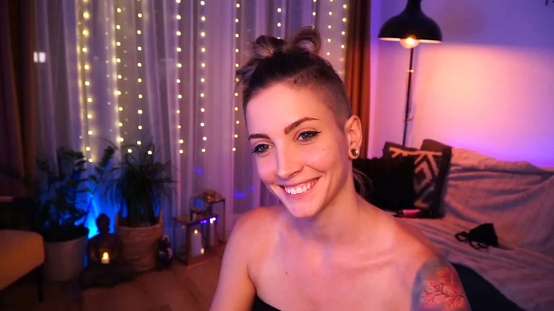Gallery image thumbnail from Kend_dall's myfreecams stream on, 06/27/2023, 19:28 image 14 of 20