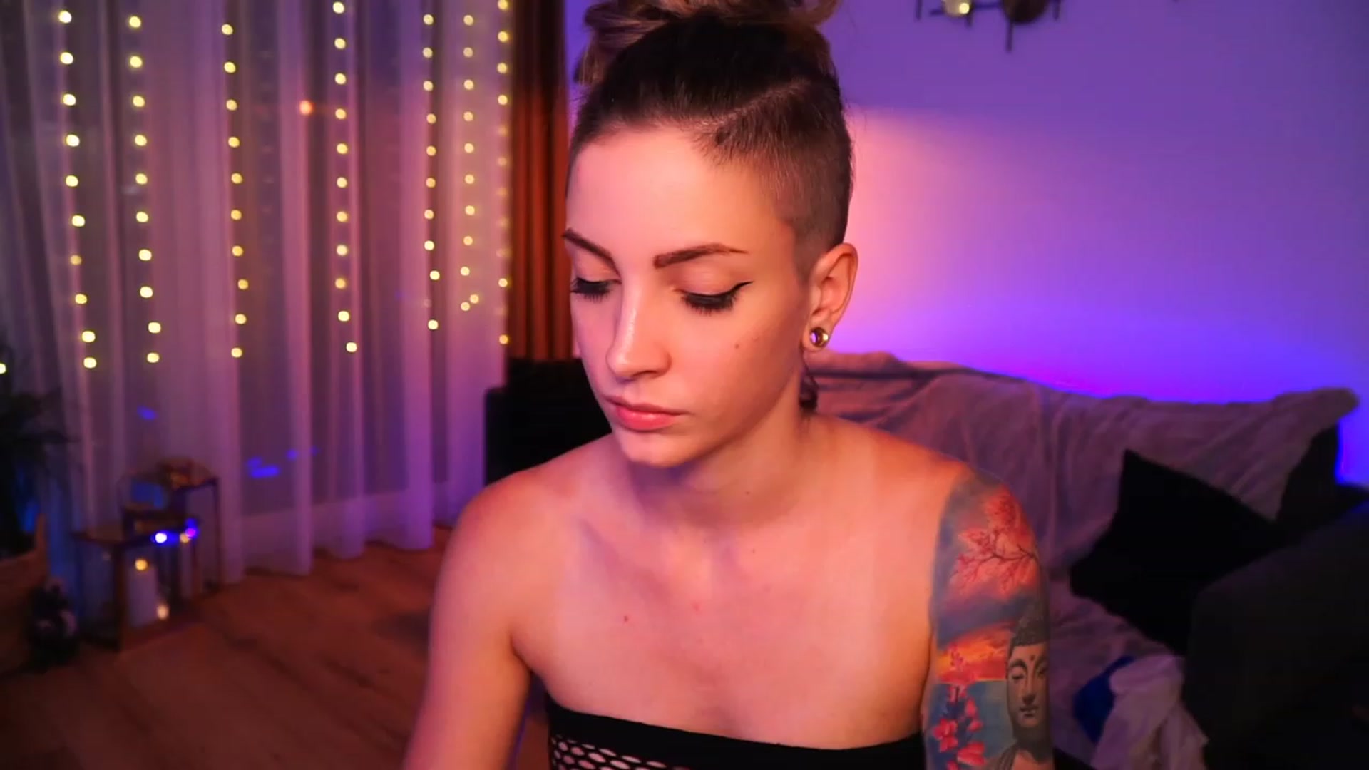 Gallery image thumbnail from Kend_dall's myfreecams stream on, 06/27/2023, 19:28 image 19 of 20