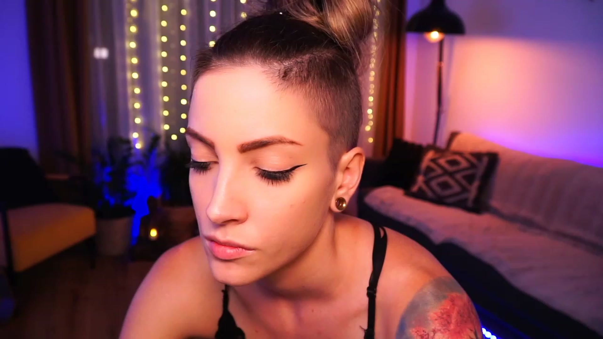 Gallery image thumbnail from Kend_dall's myfreecams stream on, 06/30/2023, 11:55 image 3 of 20