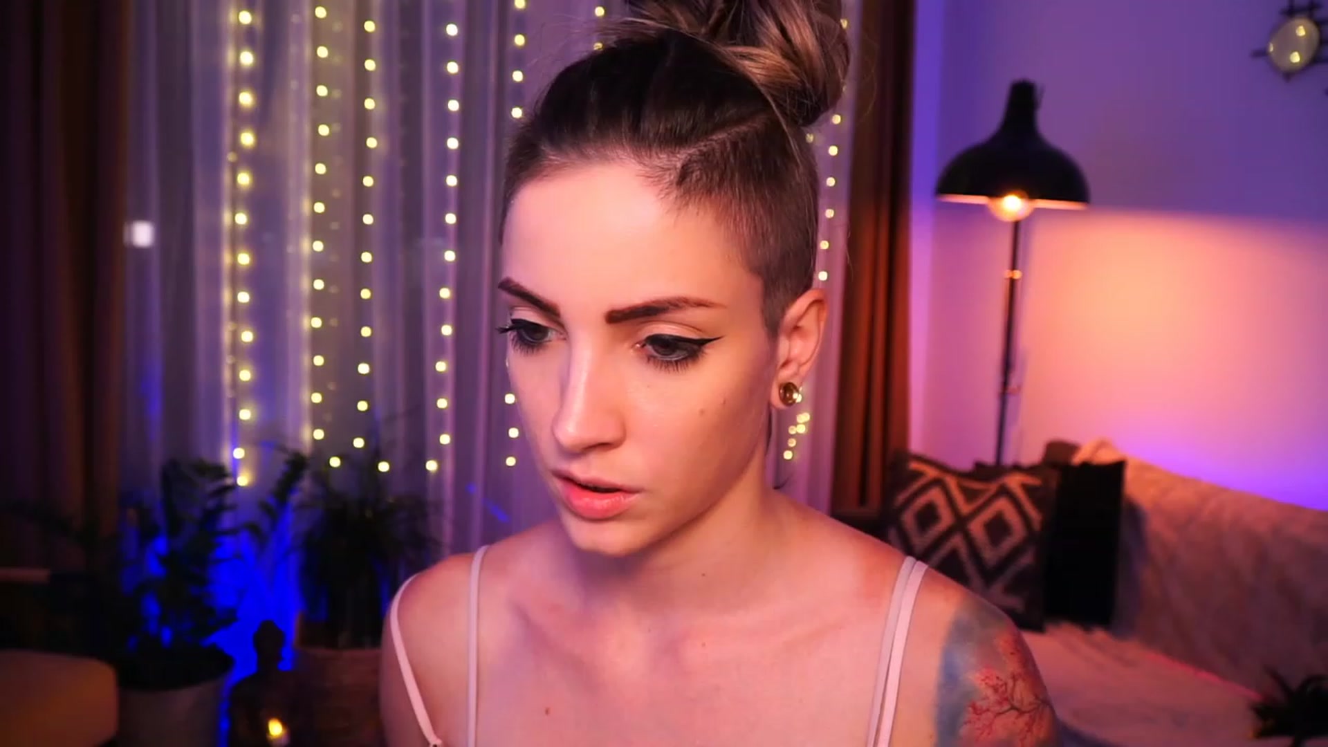Gallery image thumbnail from Kend_dall's myfreecams stream on, 07/03/2023, 16:26 image 4 of 20