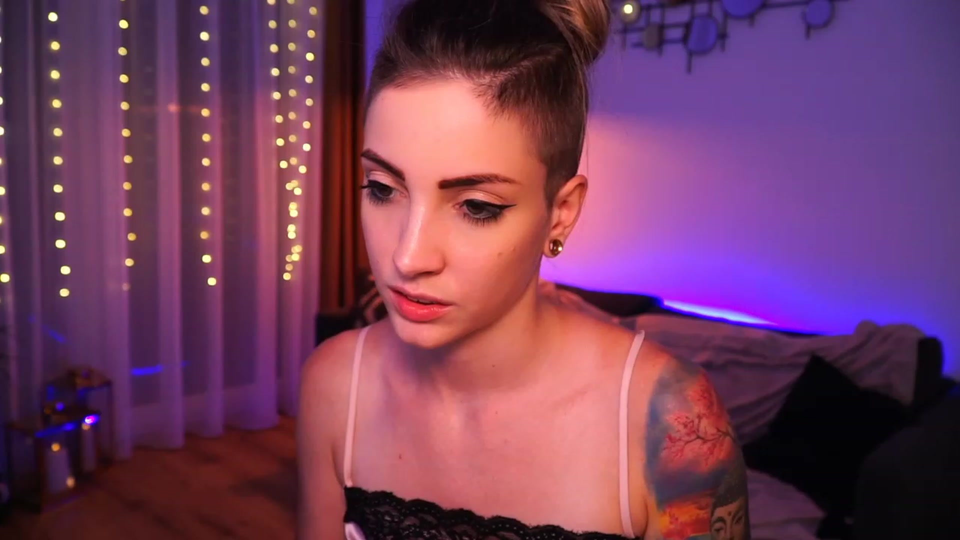 Gallery image thumbnail from Kend_dall's myfreecams stream on, 07/03/2023, 18:41 image 18 of 20