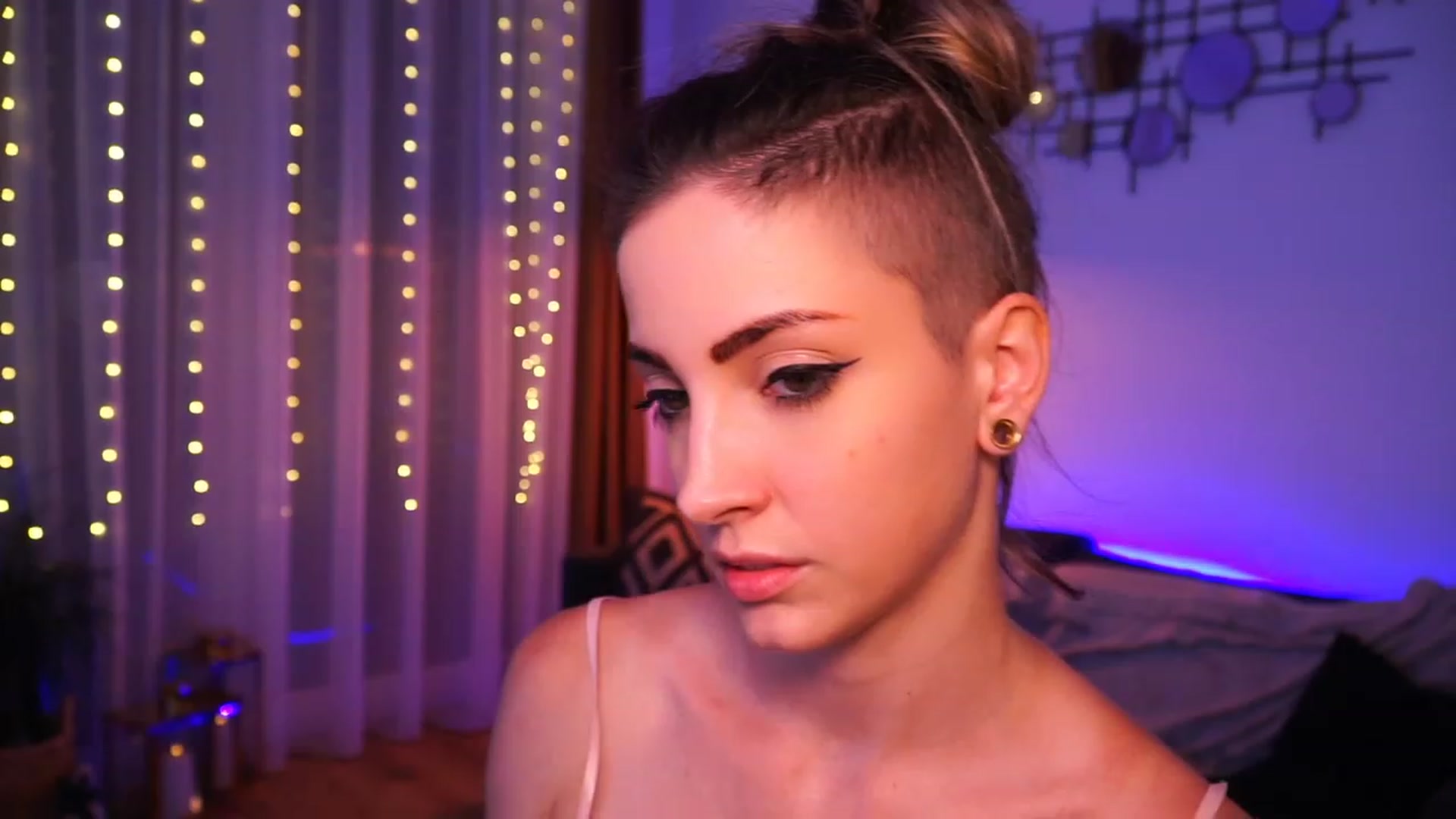 Gallery image thumbnail from Kend_dall's myfreecams stream on, 07/03/2023, 18:41 image 19 of 20