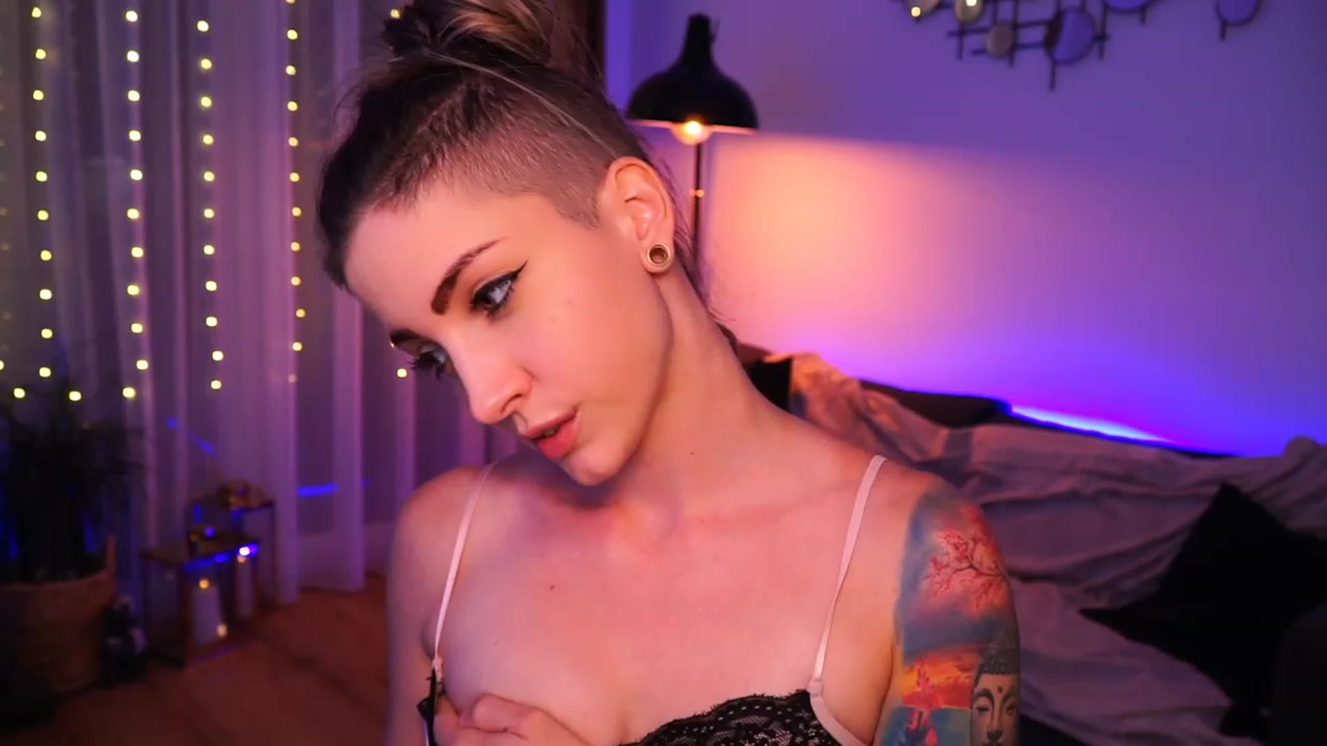 Gallery image thumbnail from Kend_dall's myfreecams stream on, 07/03/2023, 18:41 image 9 of 20