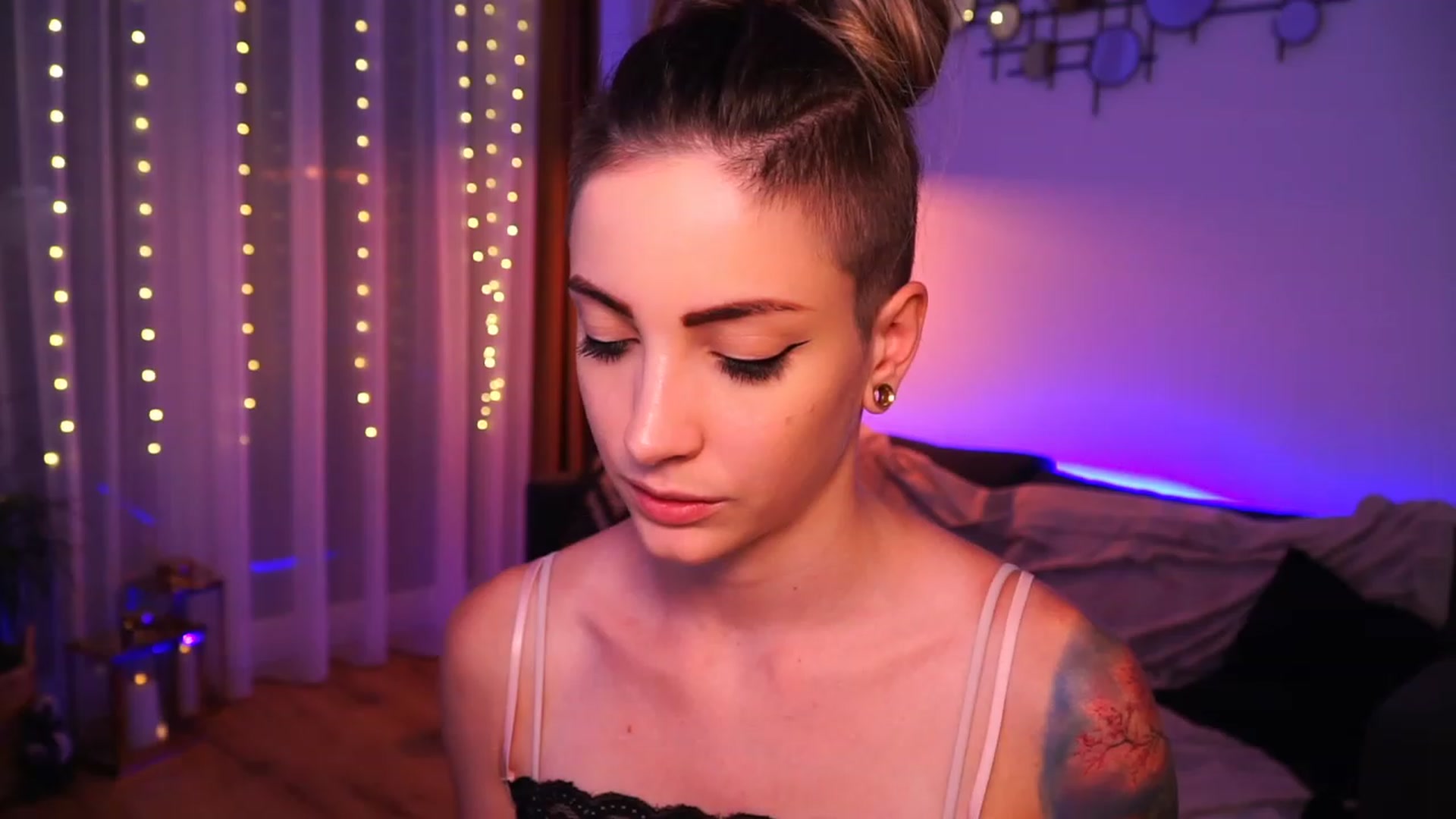 Gallery image thumbnail from Kend_dall's myfreecams stream on, 07/03/2023, 18:41 image 6 of 20