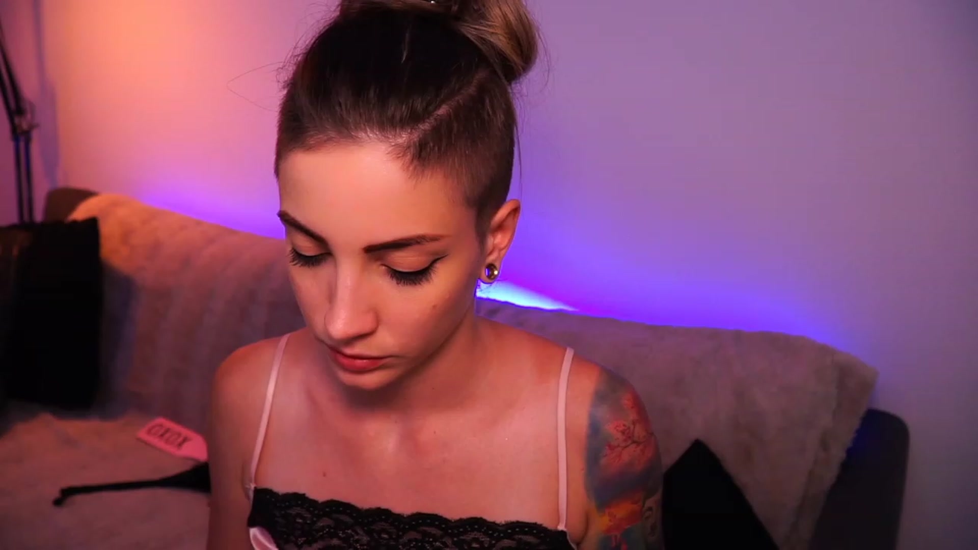 Gallery image thumbnail from Kend_dall's myfreecams stream on, 07/03/2023, 20:00 image 2 of 20