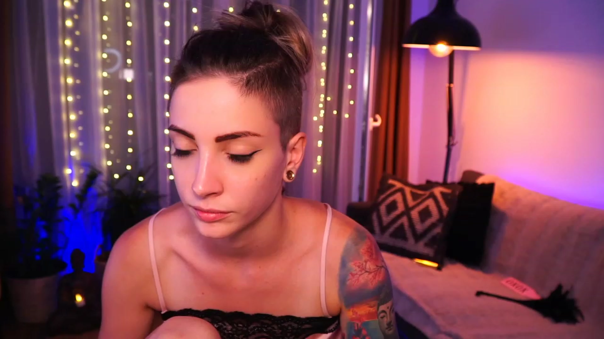 Gallery image thumbnail from Kend_dall's myfreecams stream on, 07/03/2023, 20:00 image 14 of 20