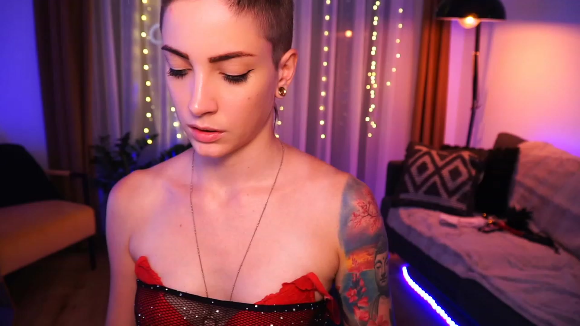 Gallery image thumbnail from Kend_dall's myfreecams stream on, 07/04/2023, 17:00 image 16 of 20