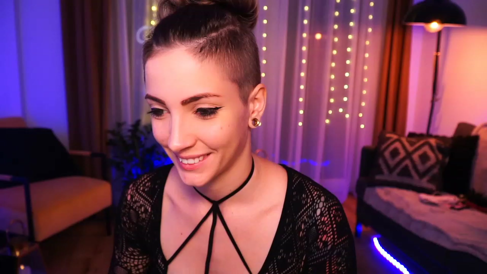 Gallery image thumbnail from Kend_dall's myfreecams stream on, 07/05/2023, 07:00 image 7 of 20