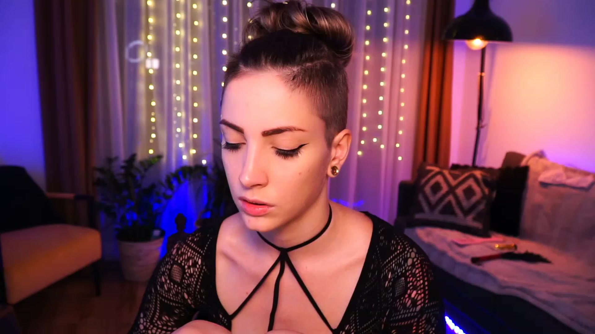 Gallery image thumbnail from Kend_dall's myfreecams stream on, 07/05/2023, 07:00 image 12 of 20