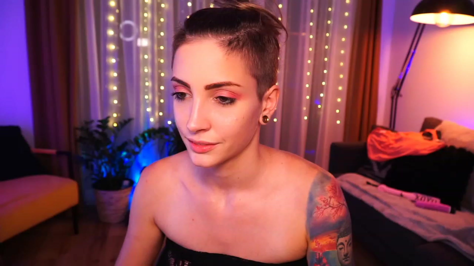 Gallery image thumbnail from Kend_dall's myfreecams stream on, 07/10/2023, 17:53 image 15 of 20