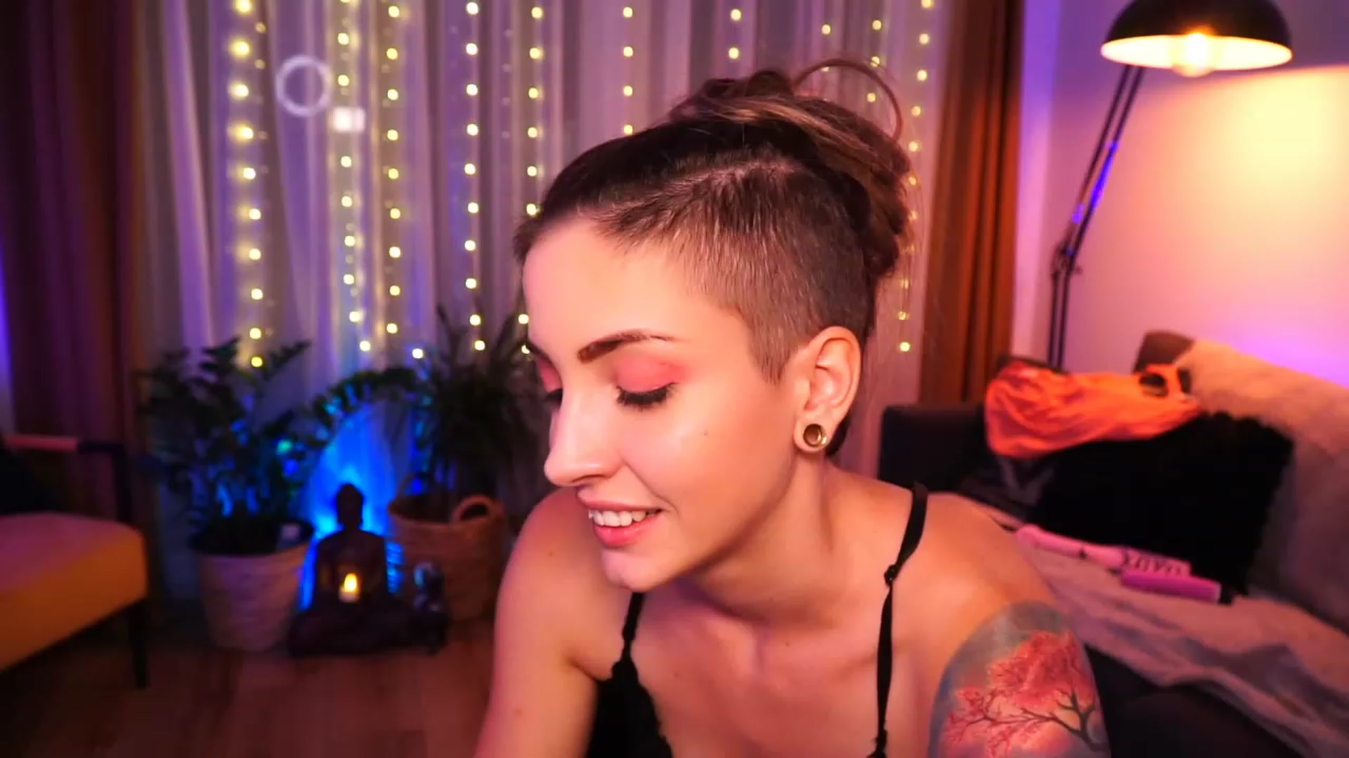 Gallery image thumbnail from Kend_dall's myfreecams stream on, 07/10/2023, 17:53 image 17 of 20