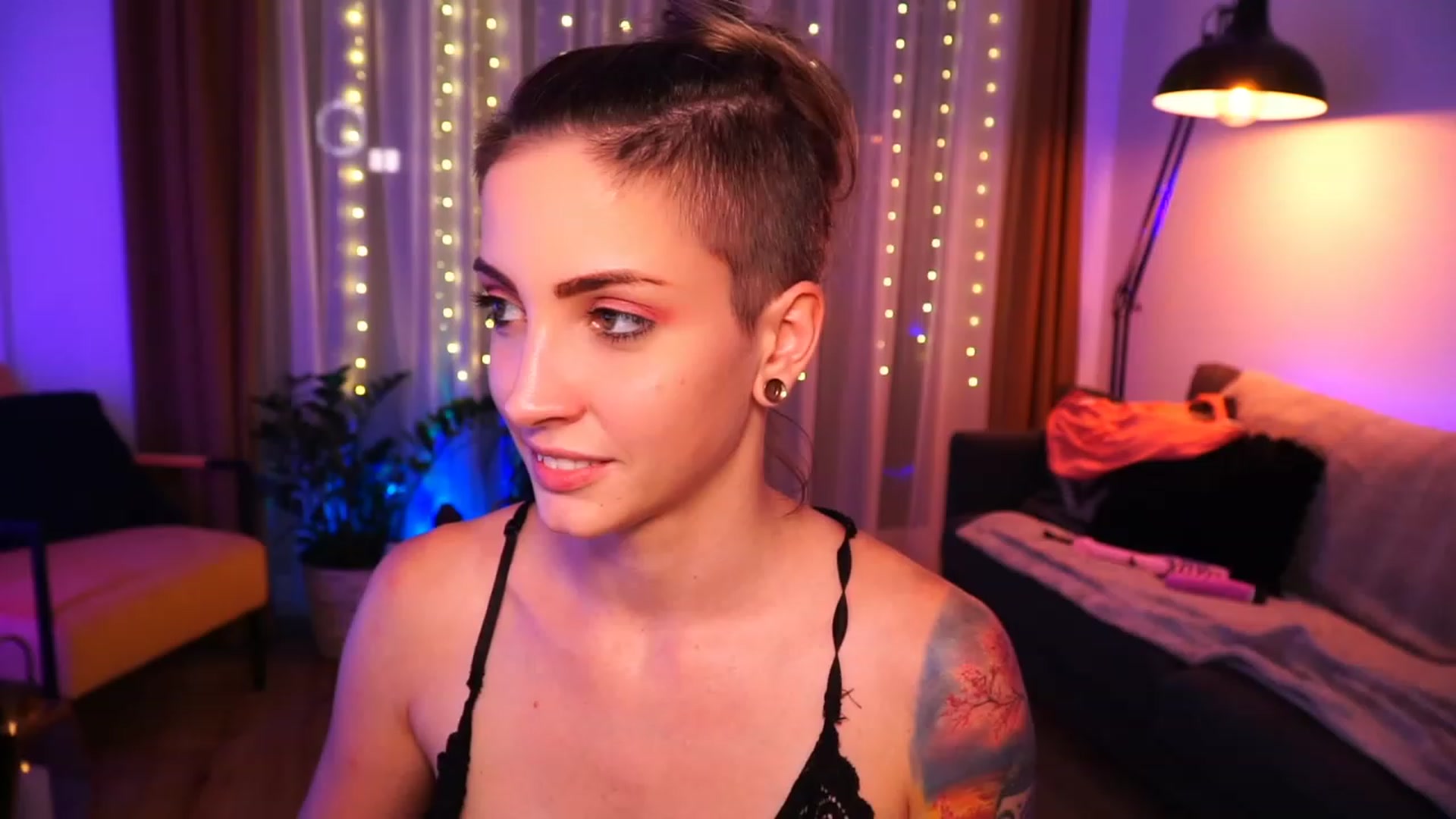 Gallery image thumbnail from Kend_dall's myfreecams stream on, 07/10/2023, 20:41 image 2 of 20