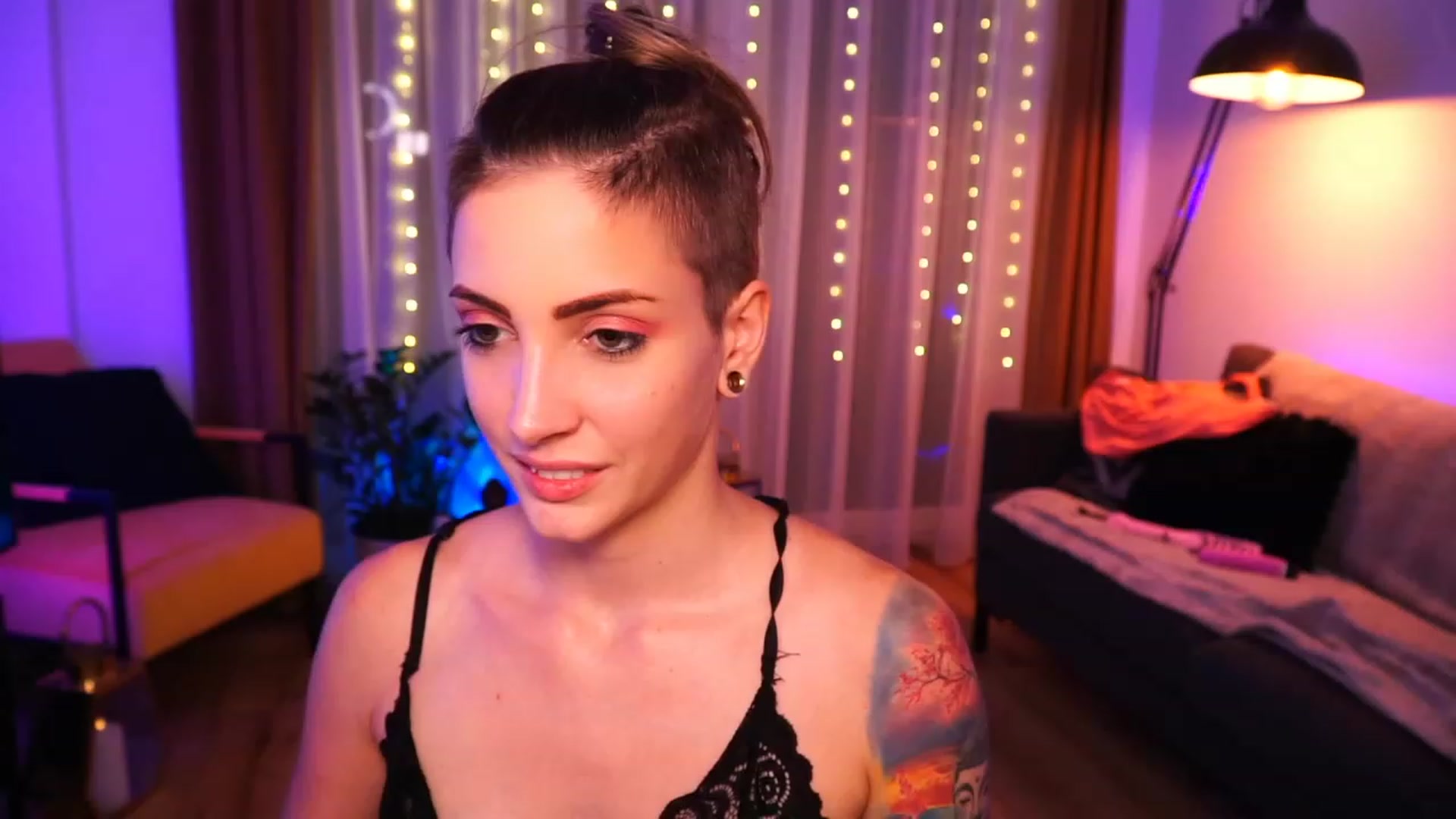 Gallery image thumbnail from Kend_dall's myfreecams stream on, 07/10/2023, 20:41 image 3 of 20