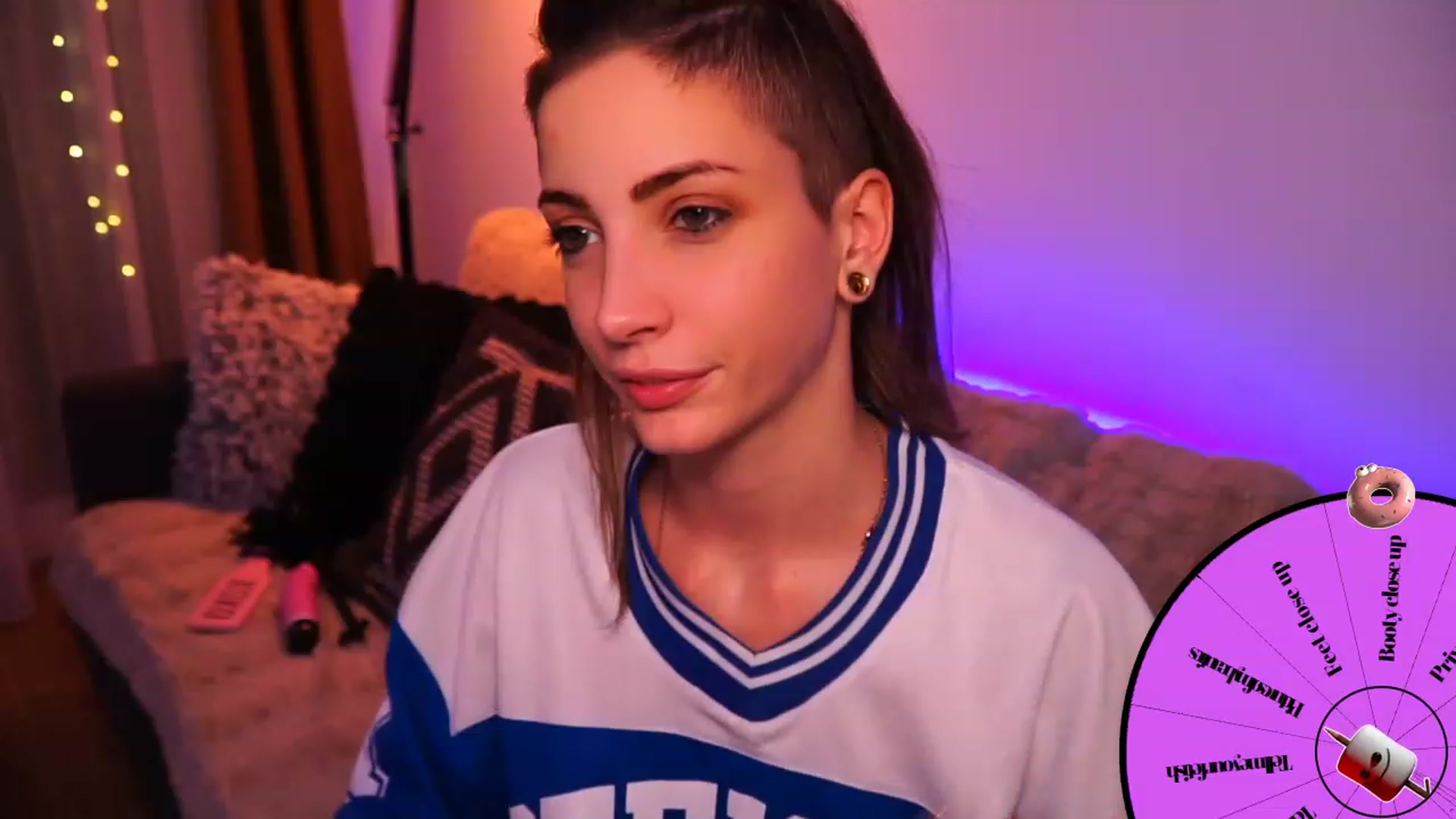 Gallery image thumbnail from Kend_dall's myfreecams stream on, 07/11/2023, 20:37 image 9 of 20