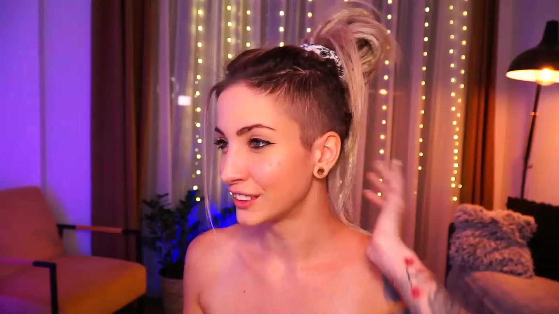 Gallery image thumbnail from Kend_dall's myfreecams stream on, 07/21/2023, 11:47 image 1 of 20
