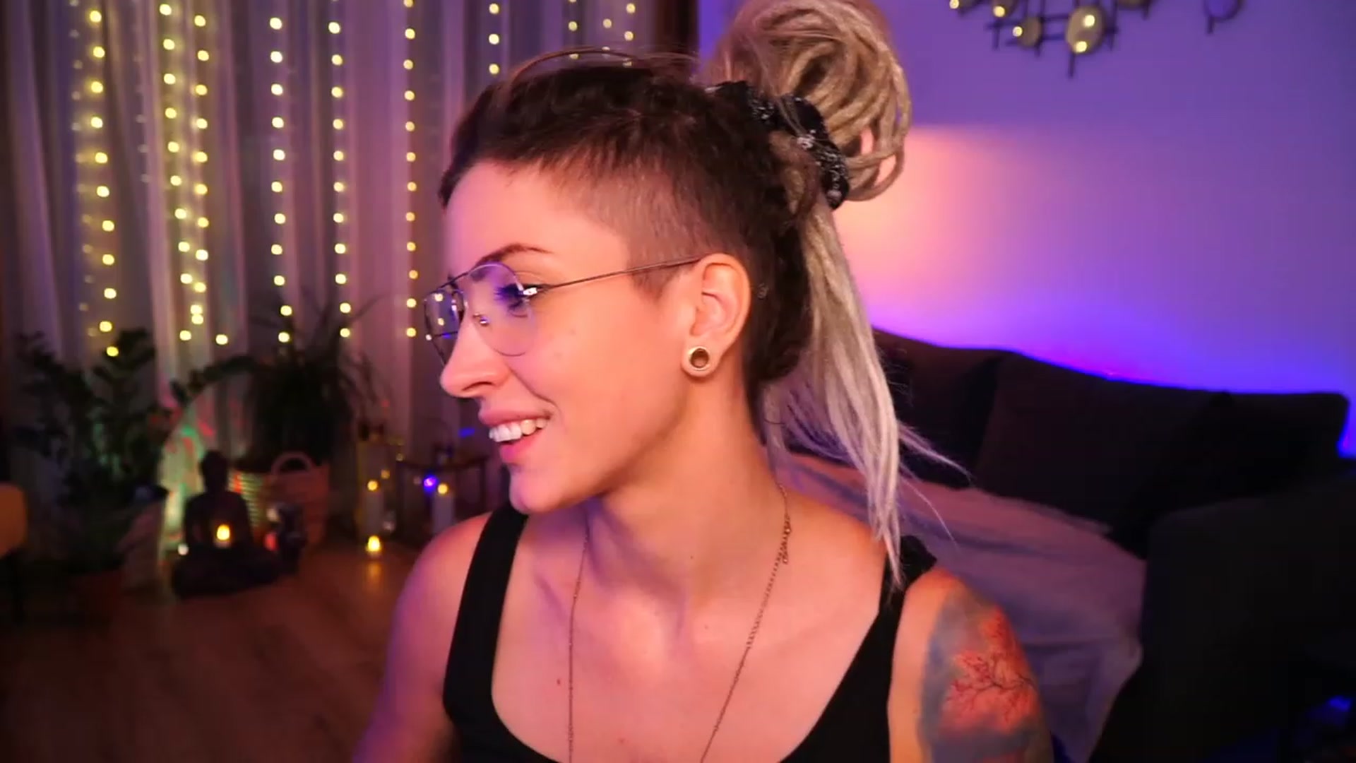Gallery image thumbnail from Kend_dall's myfreecams stream on, 07/24/2023, 16:56 image 9 of 20