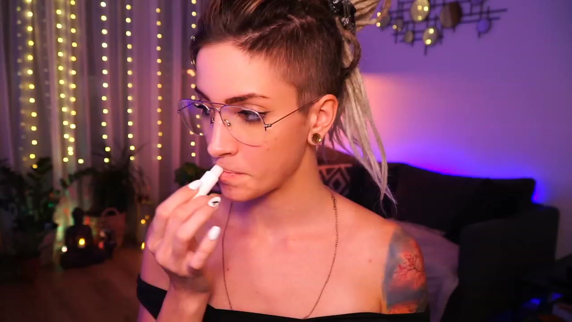 Gallery image thumbnail from Kend_dall's myfreecams stream on, 07/24/2023, 16:56 image 14 of 20