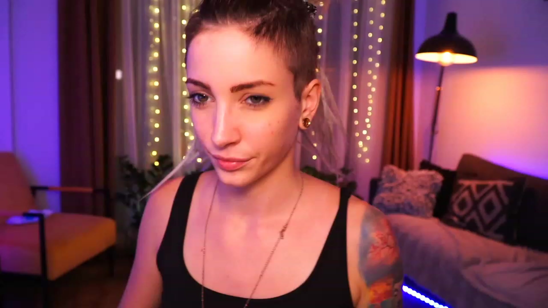 Gallery image thumbnail from Kend_dall's myfreecams stream on, 07/24/2023, 18:33 image 19 of 20
